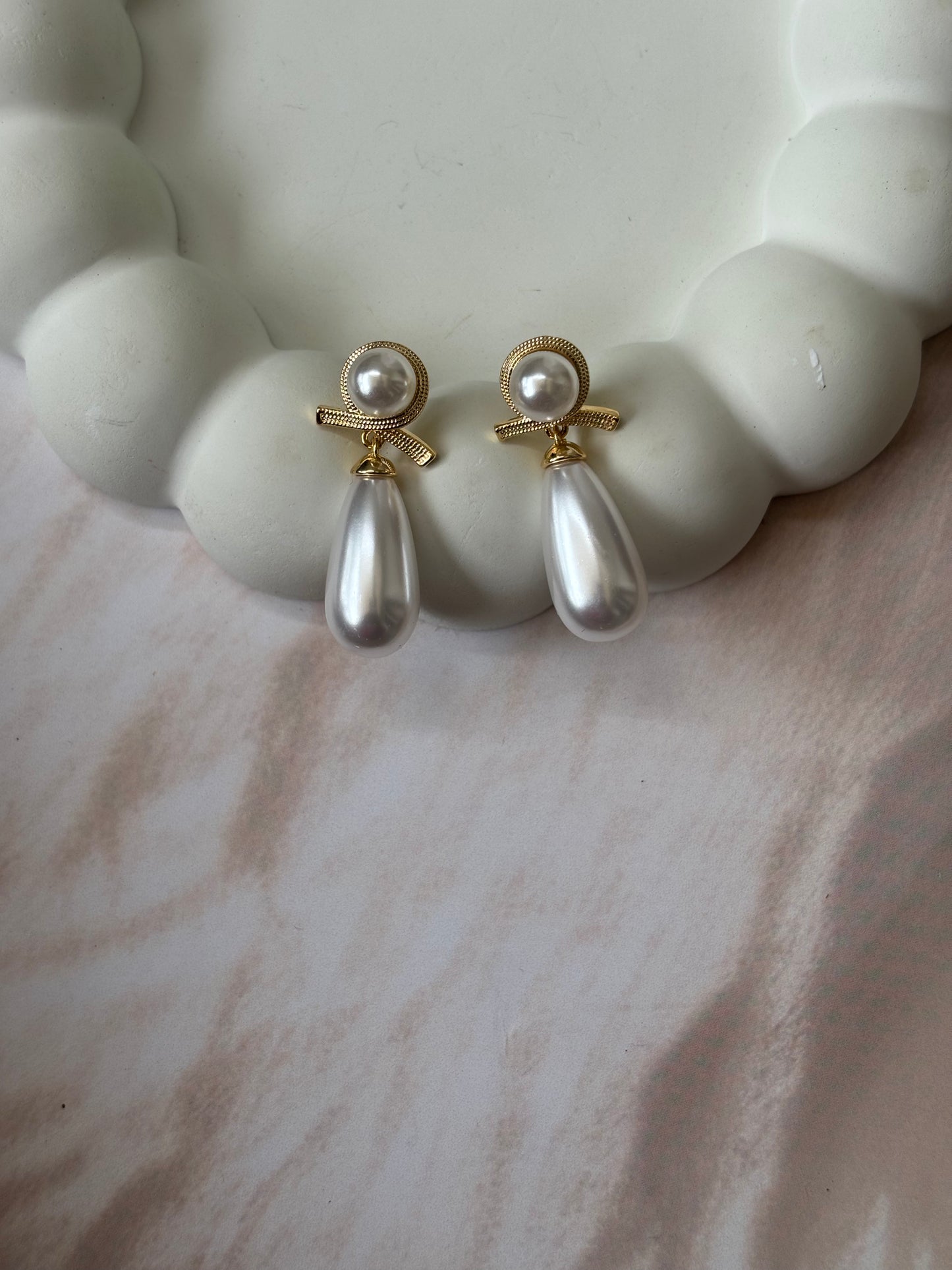 Drop pearl dangler earring