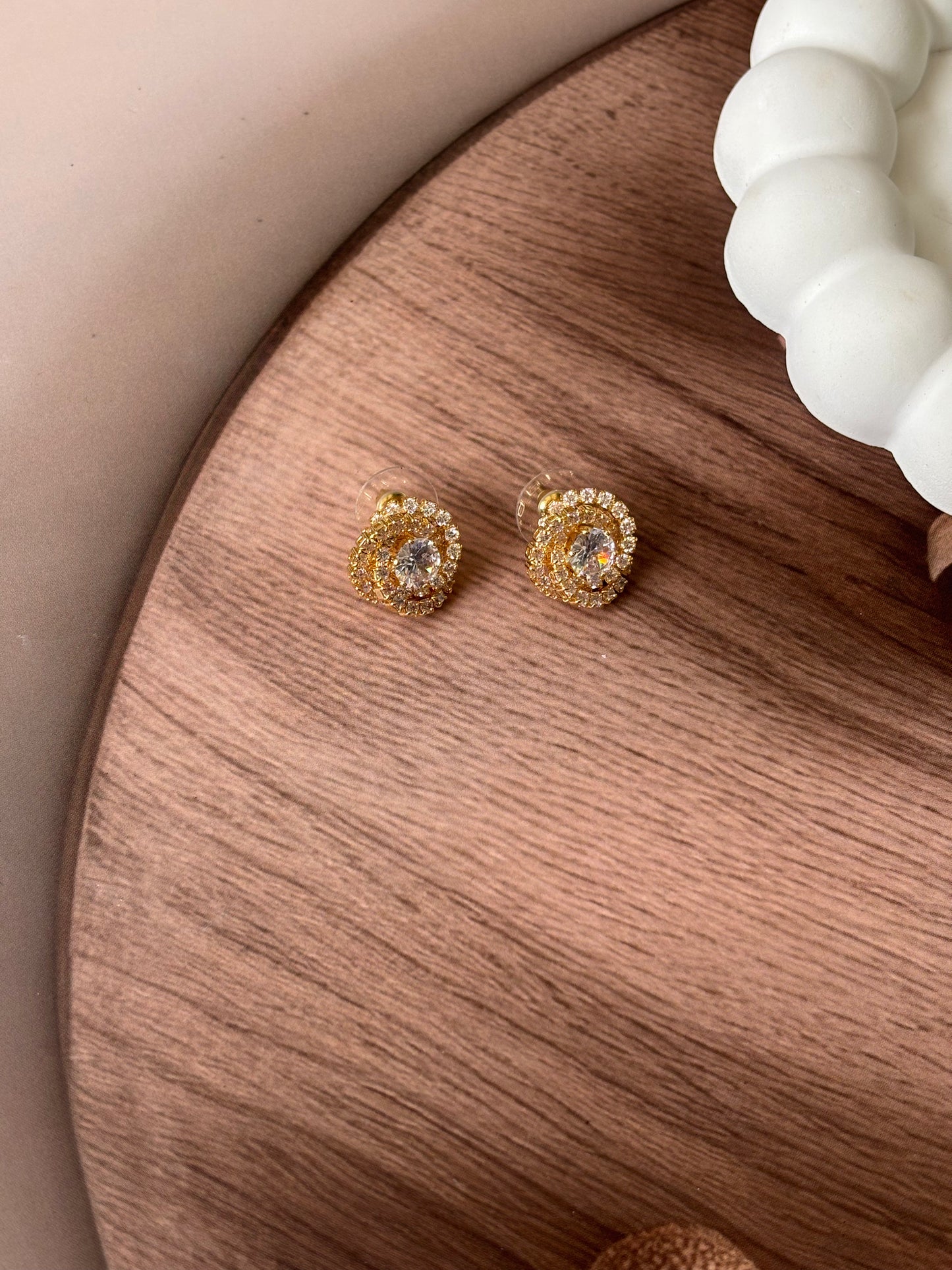 Universe white studs