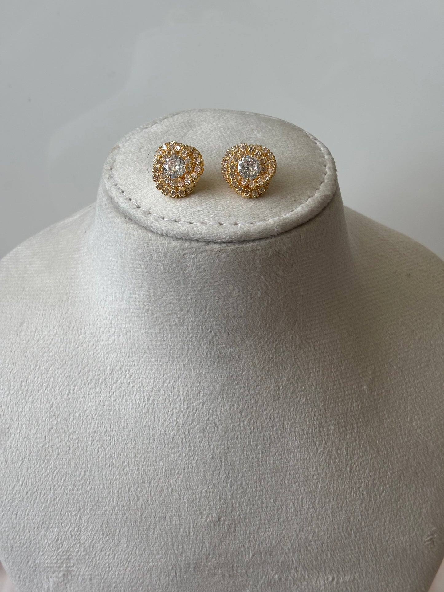 Universe white studs