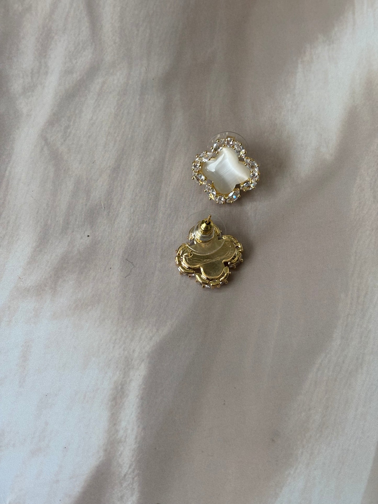 Biege Ad stone studs