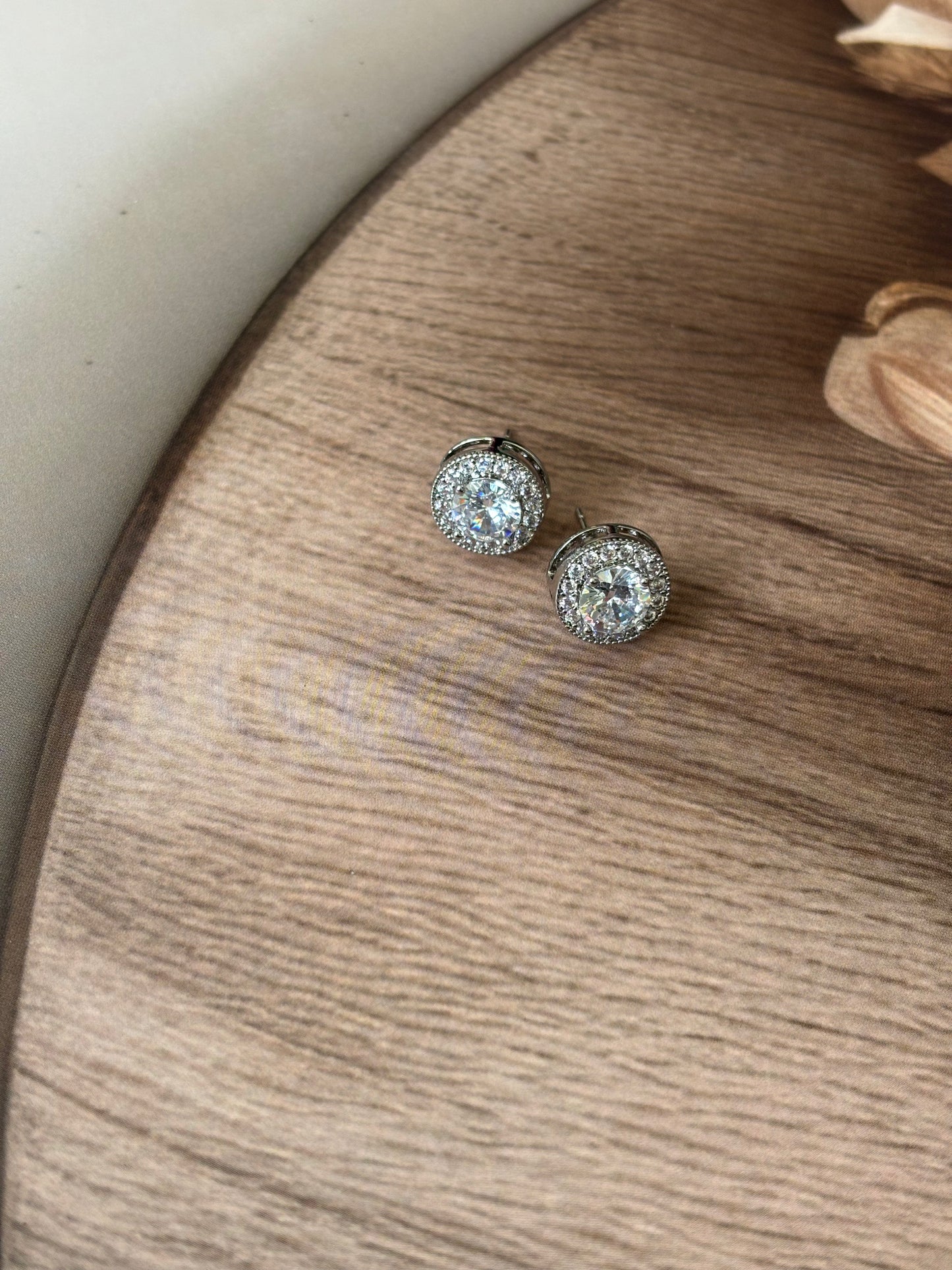 Round AD stone studs