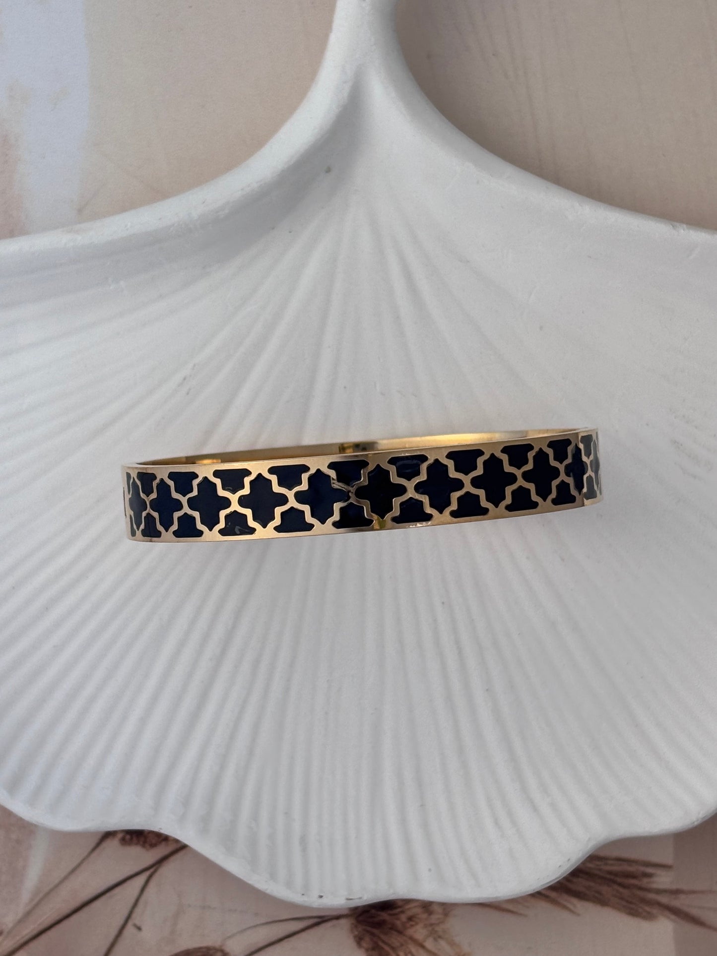 Golden Black Motif kada