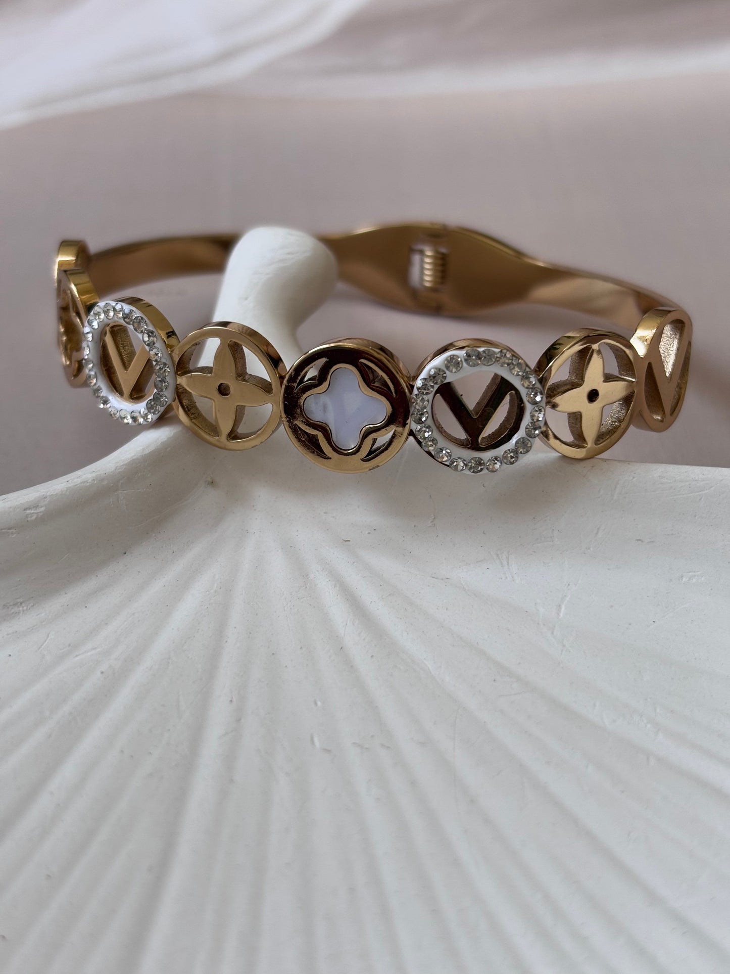 clovery motif bracelet kada