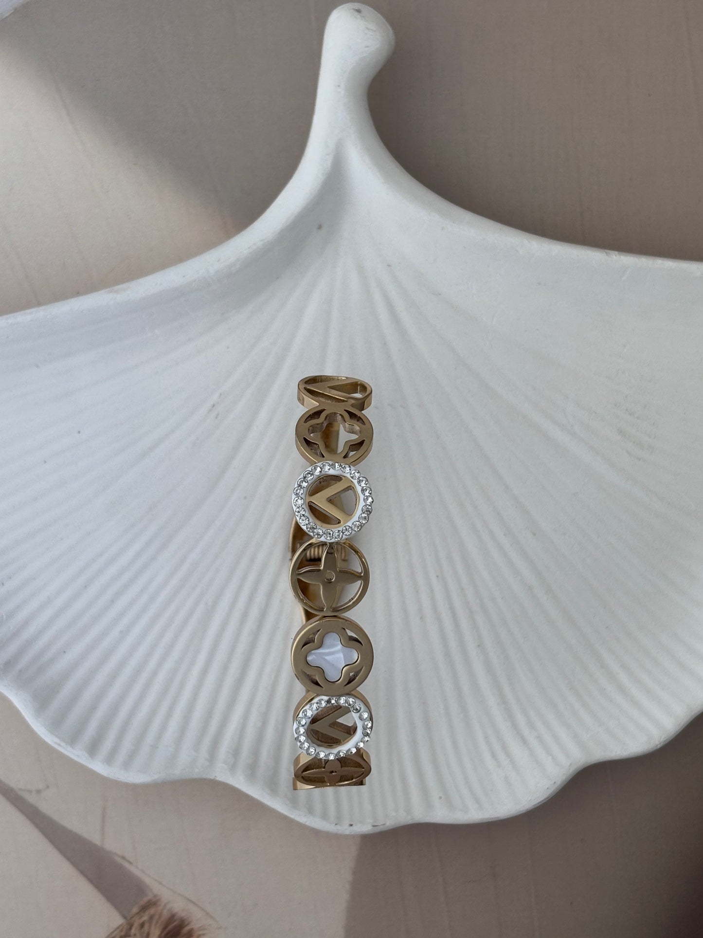 clovery motif bracelet kada