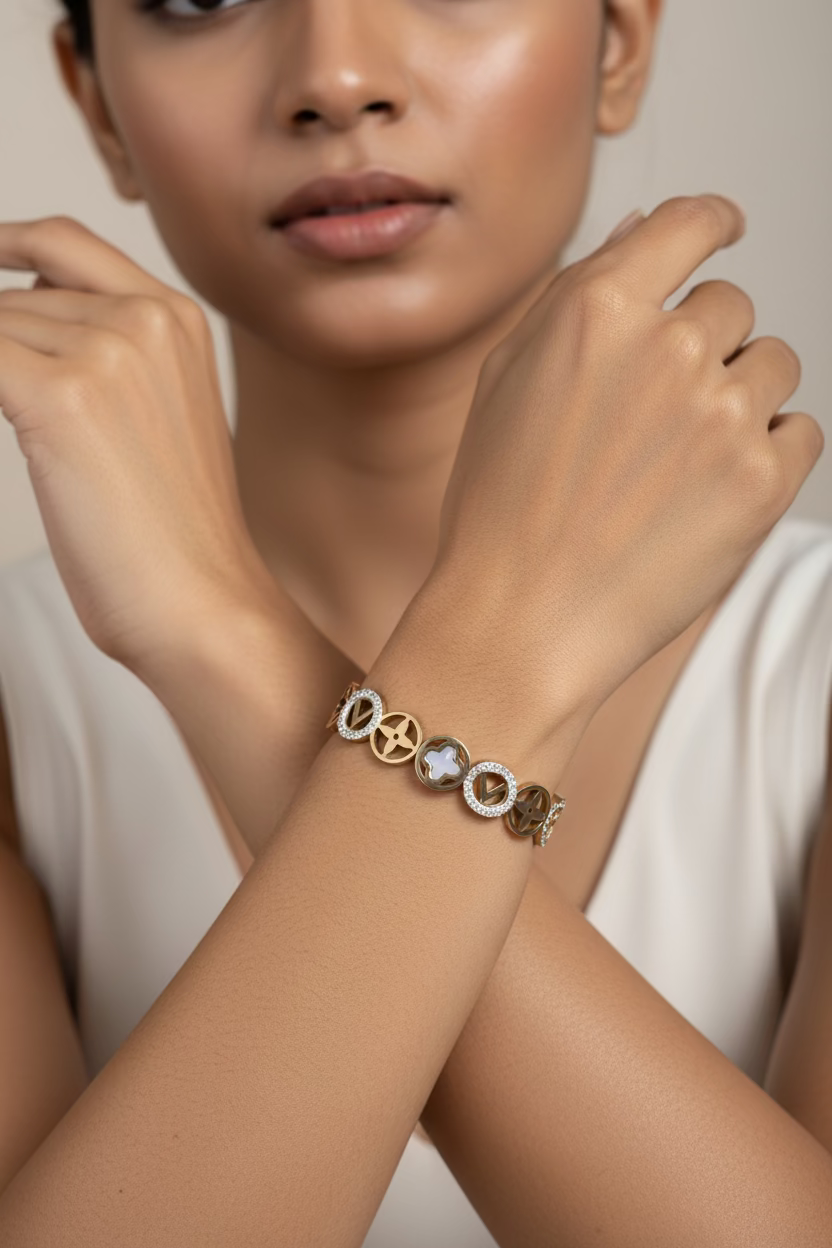 clovery motif bracelet kada