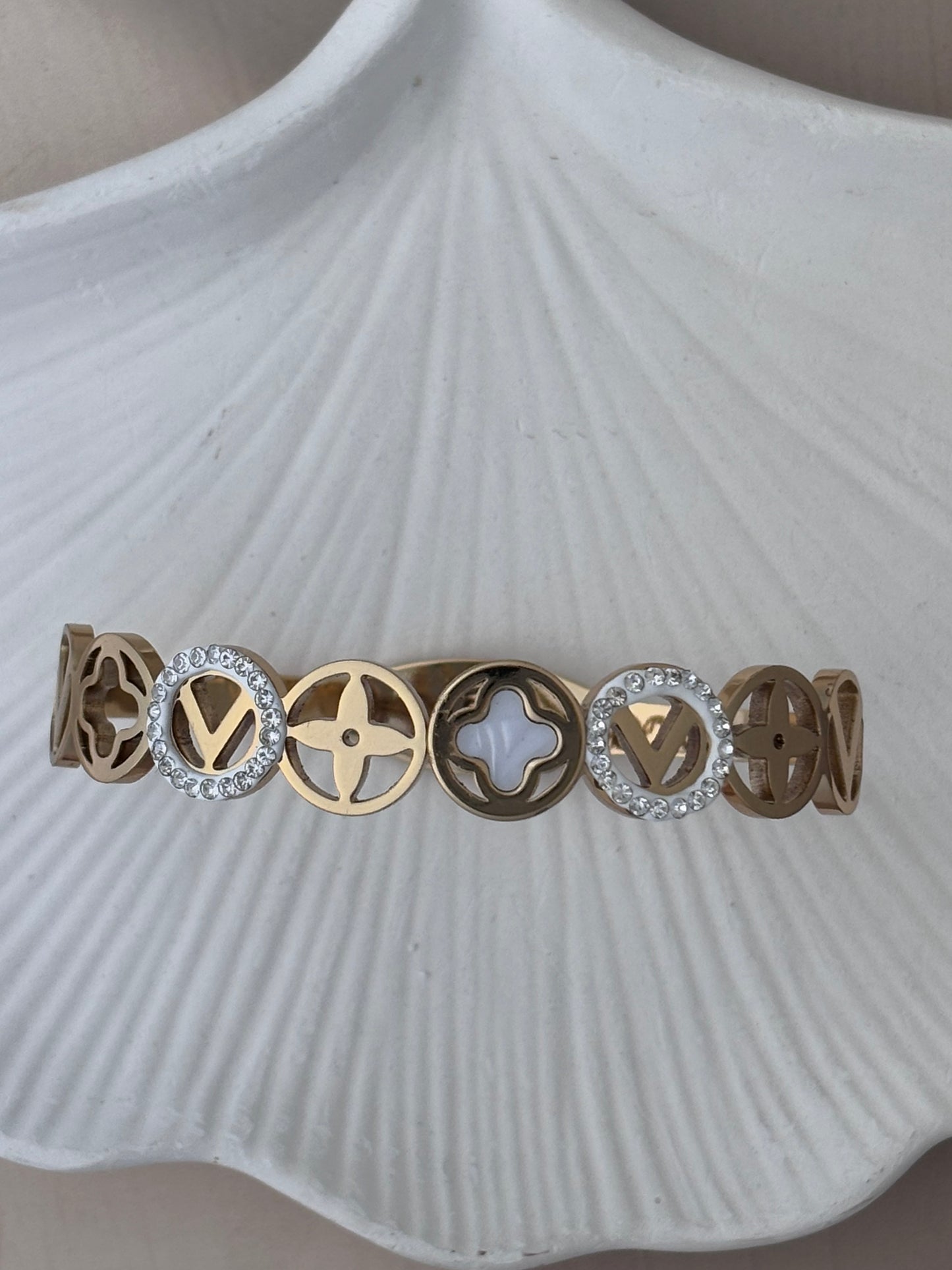 clovery motif bracelet kada