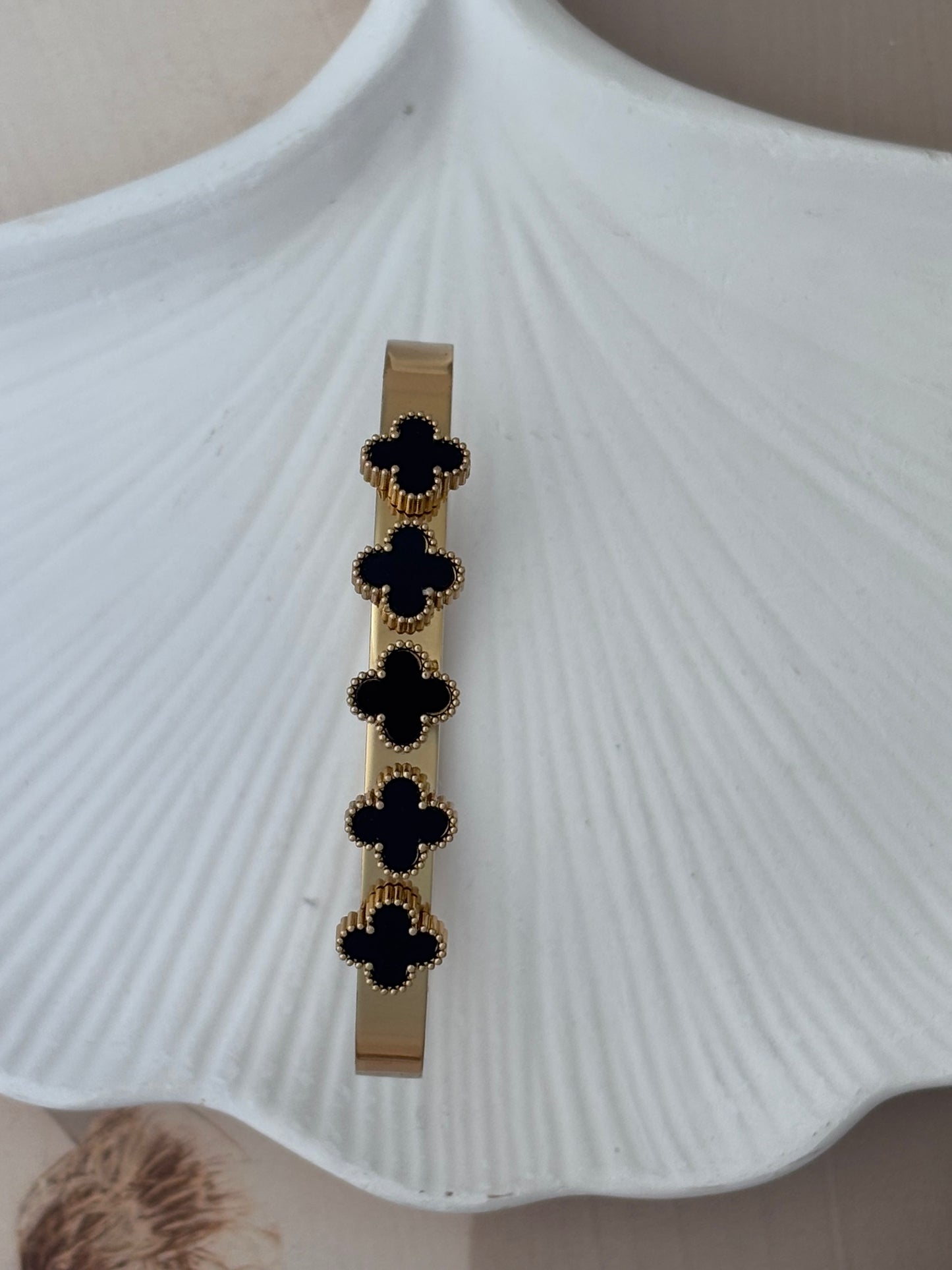 Black Beauty clover kada bracelet