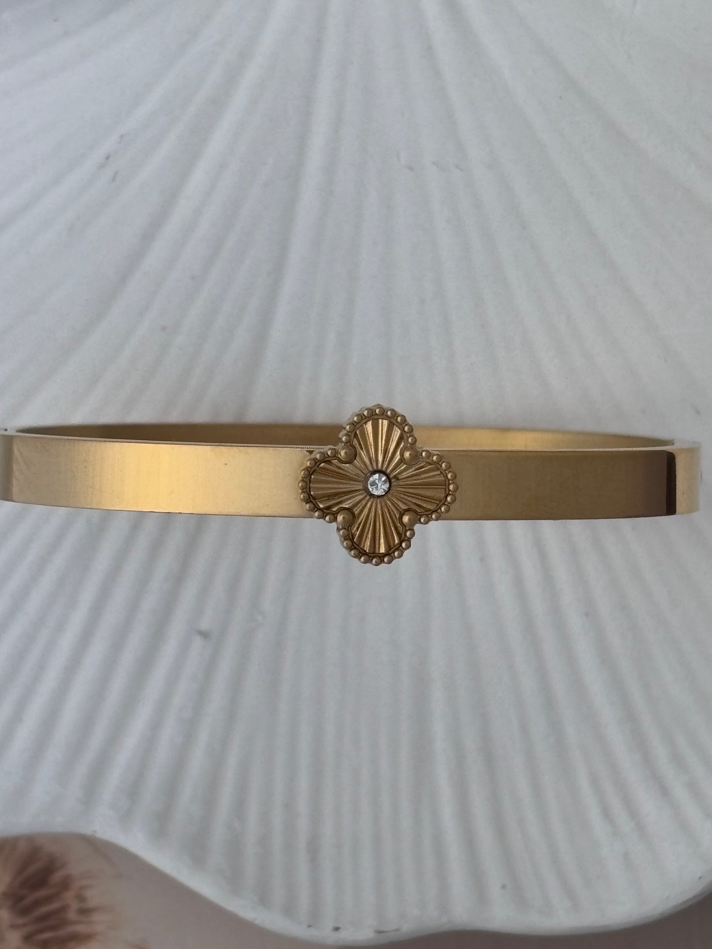 Queen of Clover Golden Bracelet