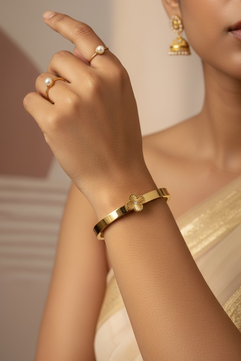 Queen of Clover Golden Bracelet