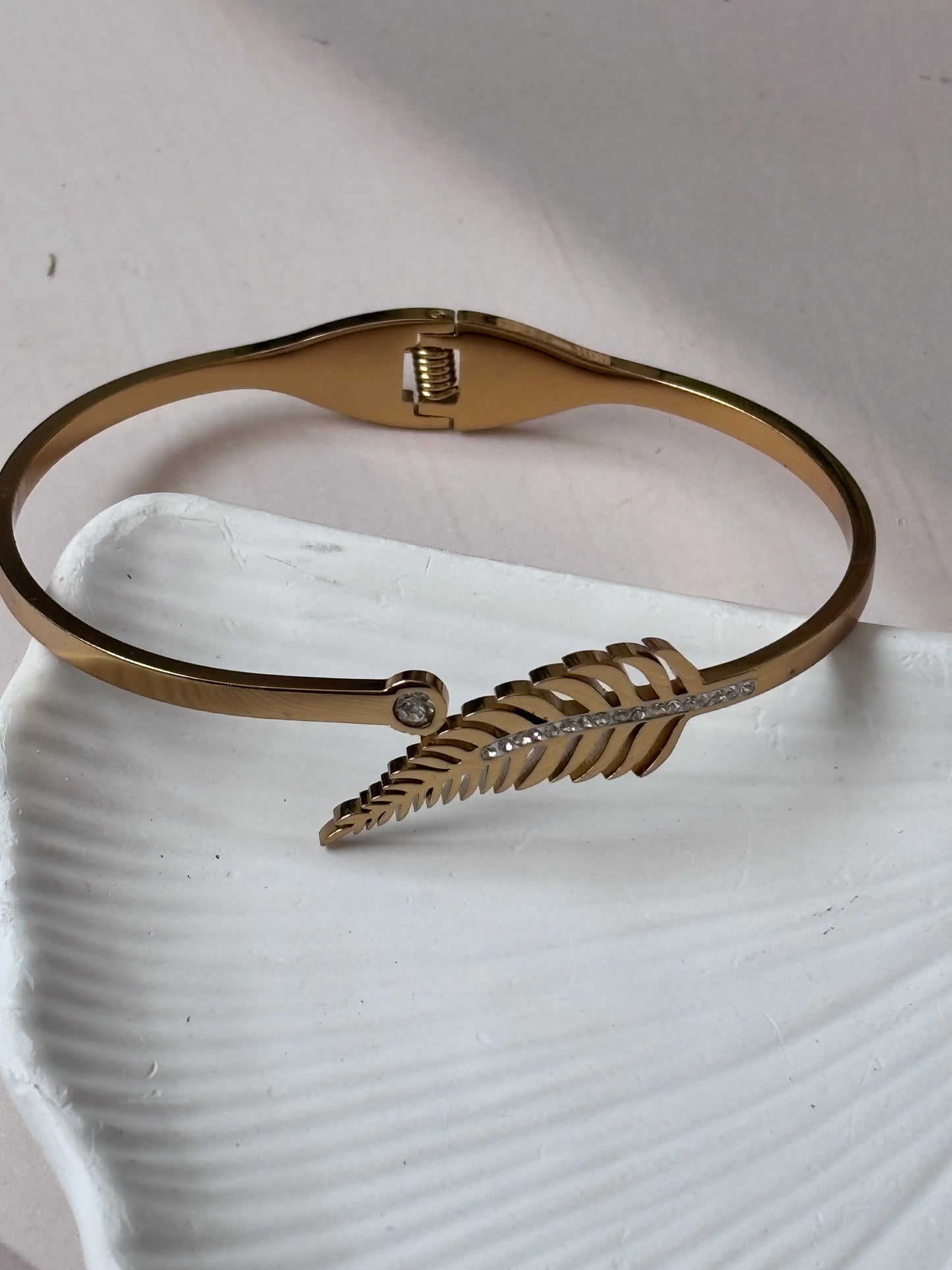 Studdy leaf stone kada