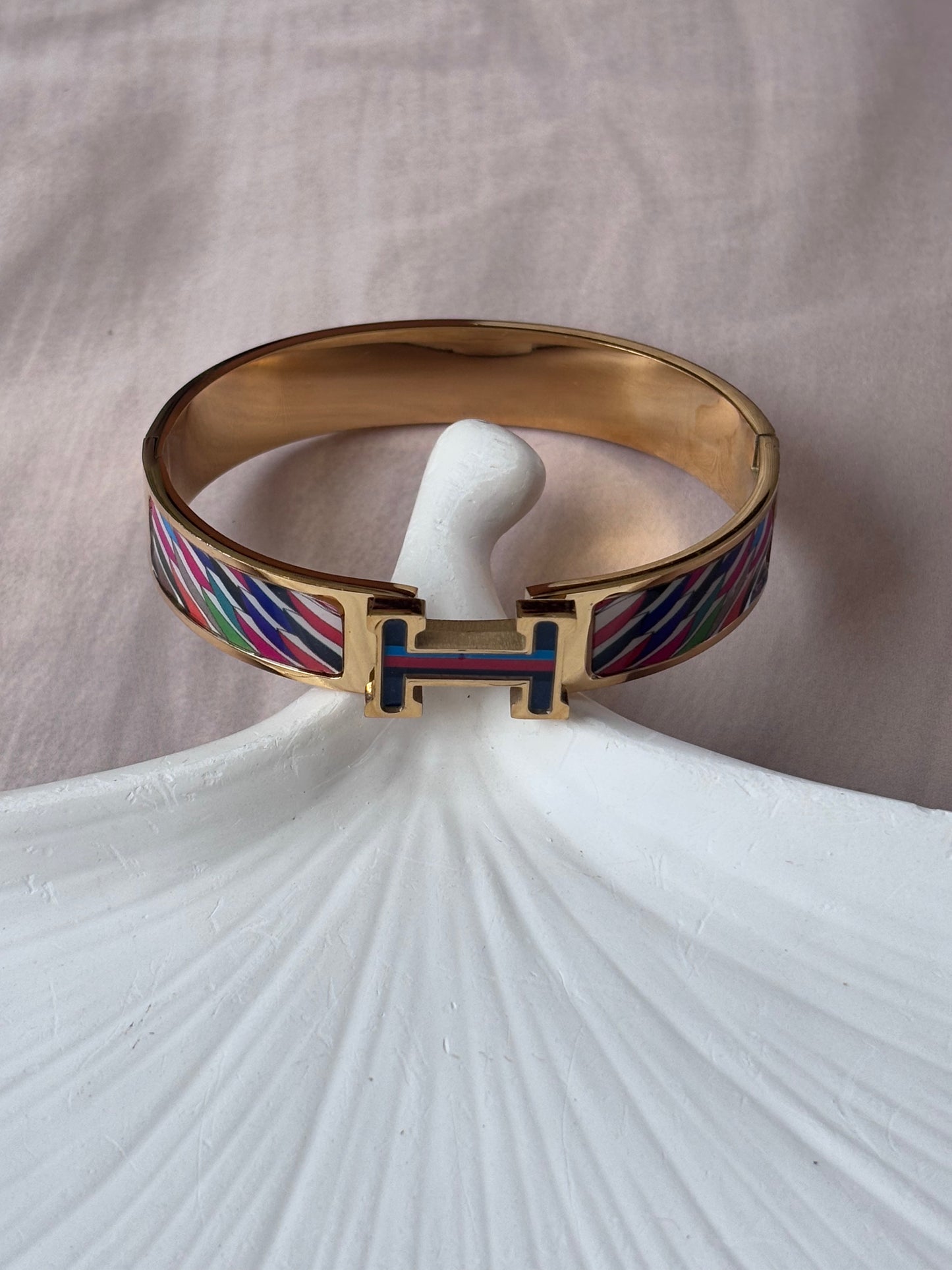 H sticker kada Broad