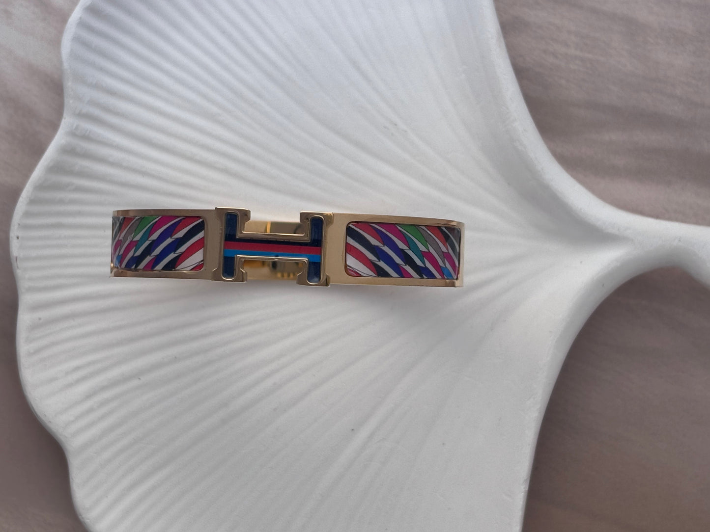 H sticker kada Broad