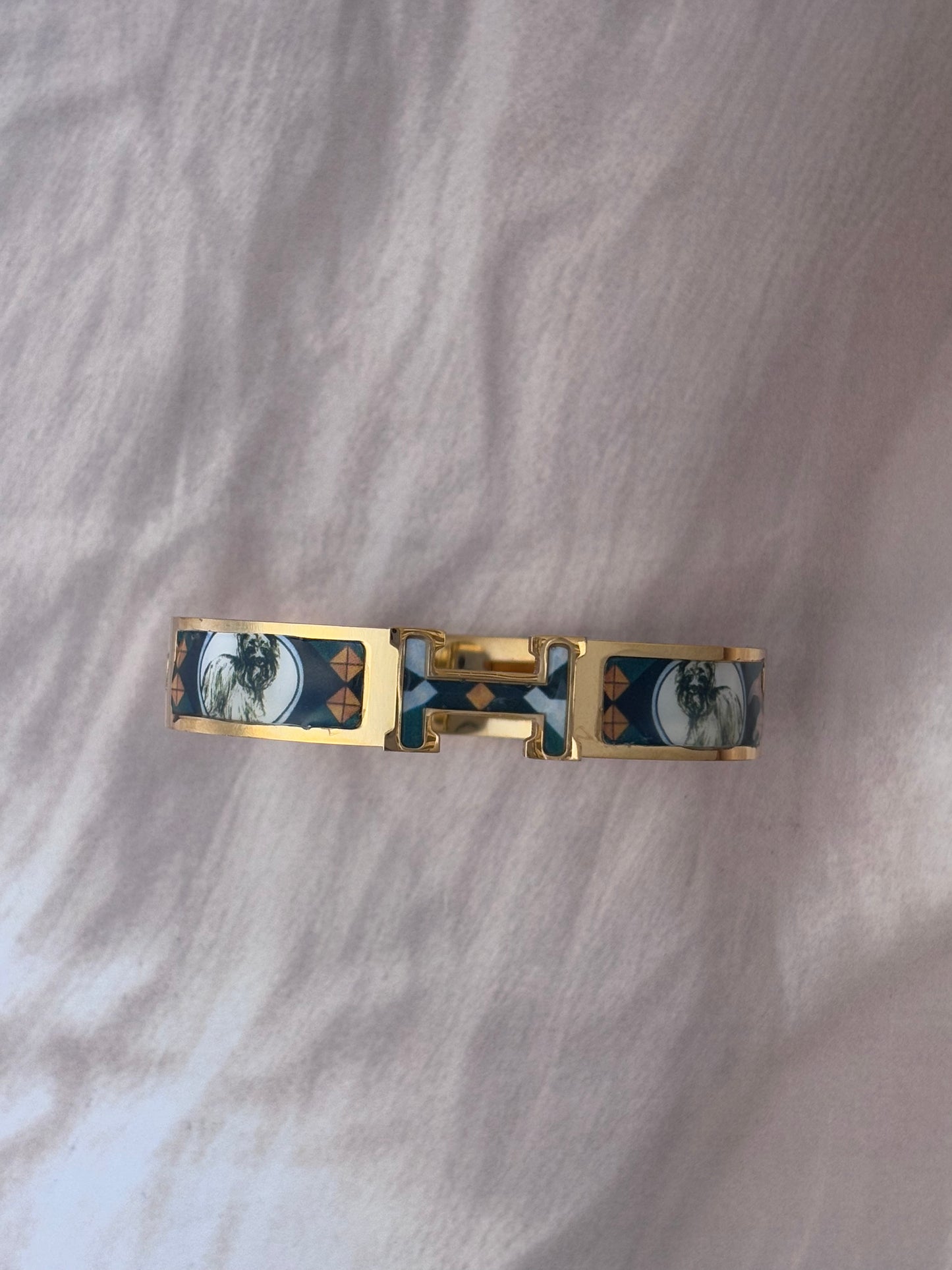 H sticker kada Broad