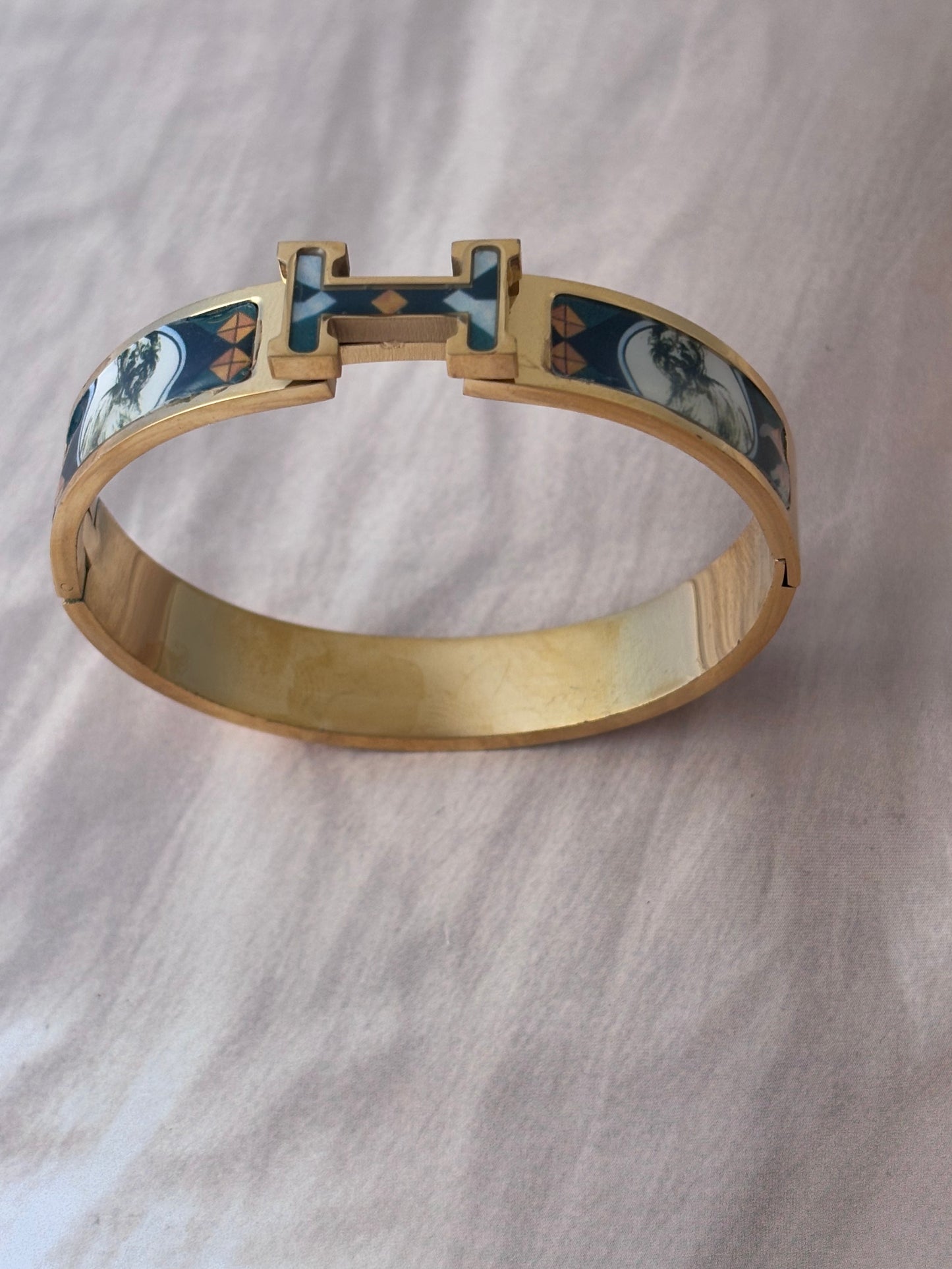 H sticker kada Broad