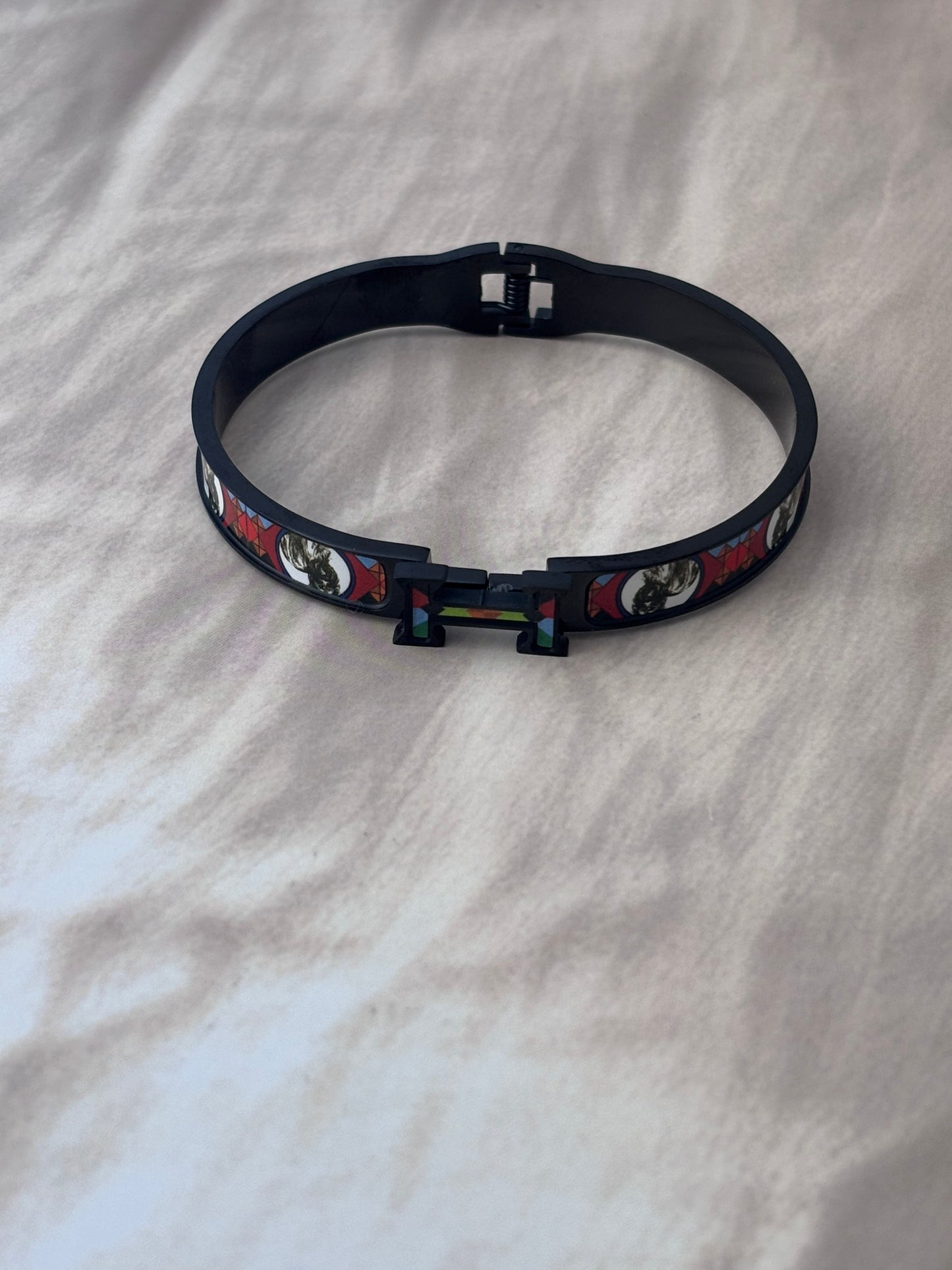 H sticker sleek kada