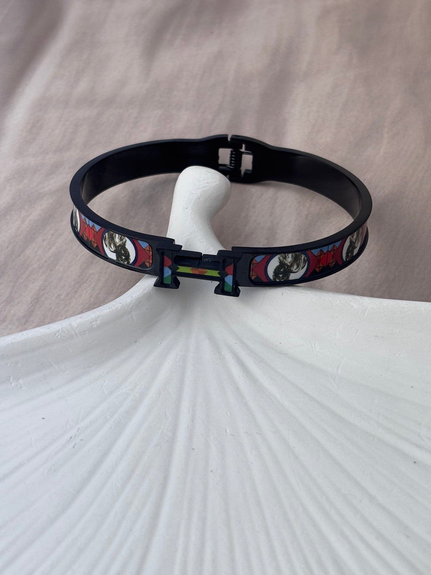 H sticker sleek kada