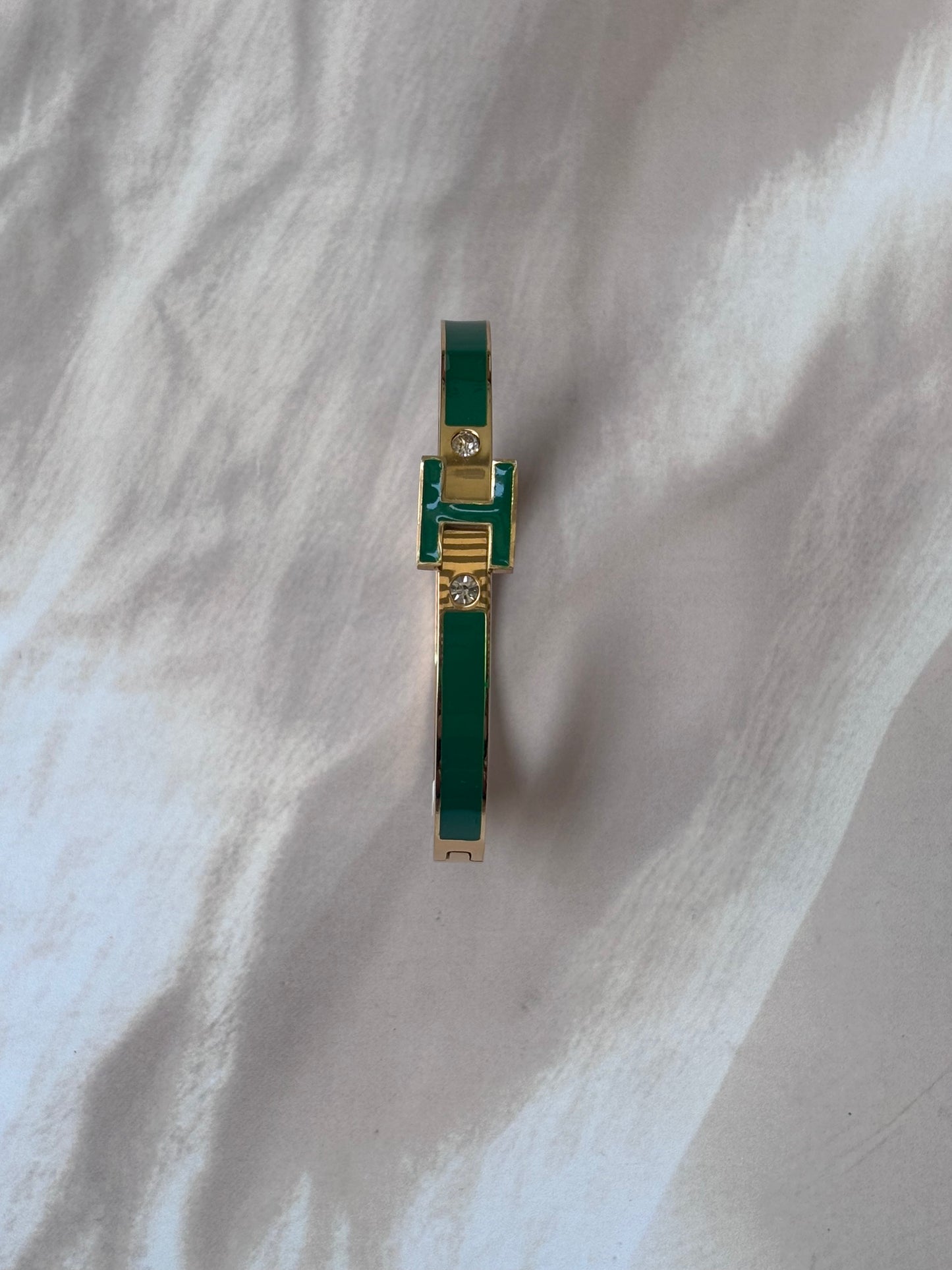 H sticker sleek kada