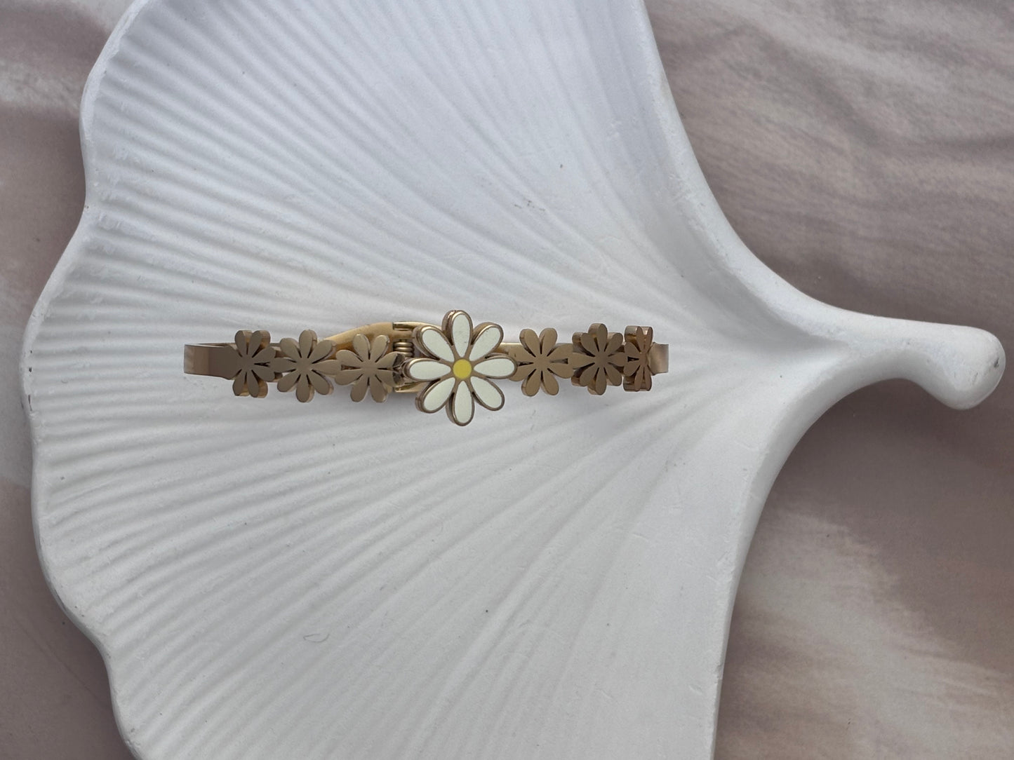 Daisy Me flower kada