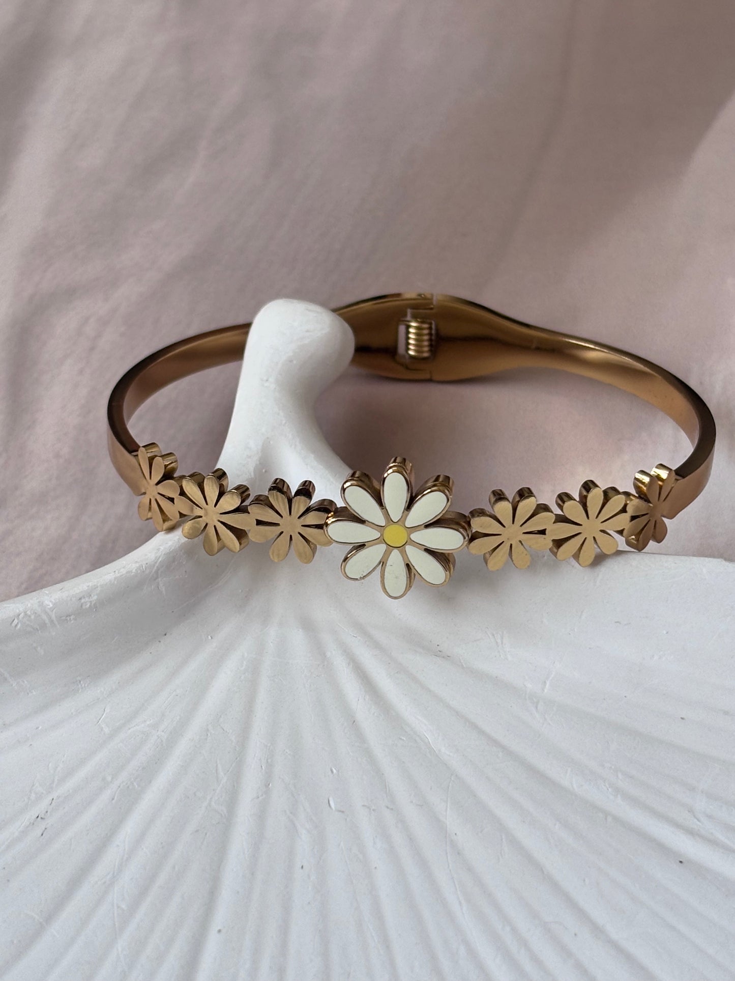 Daisy Me flower kada