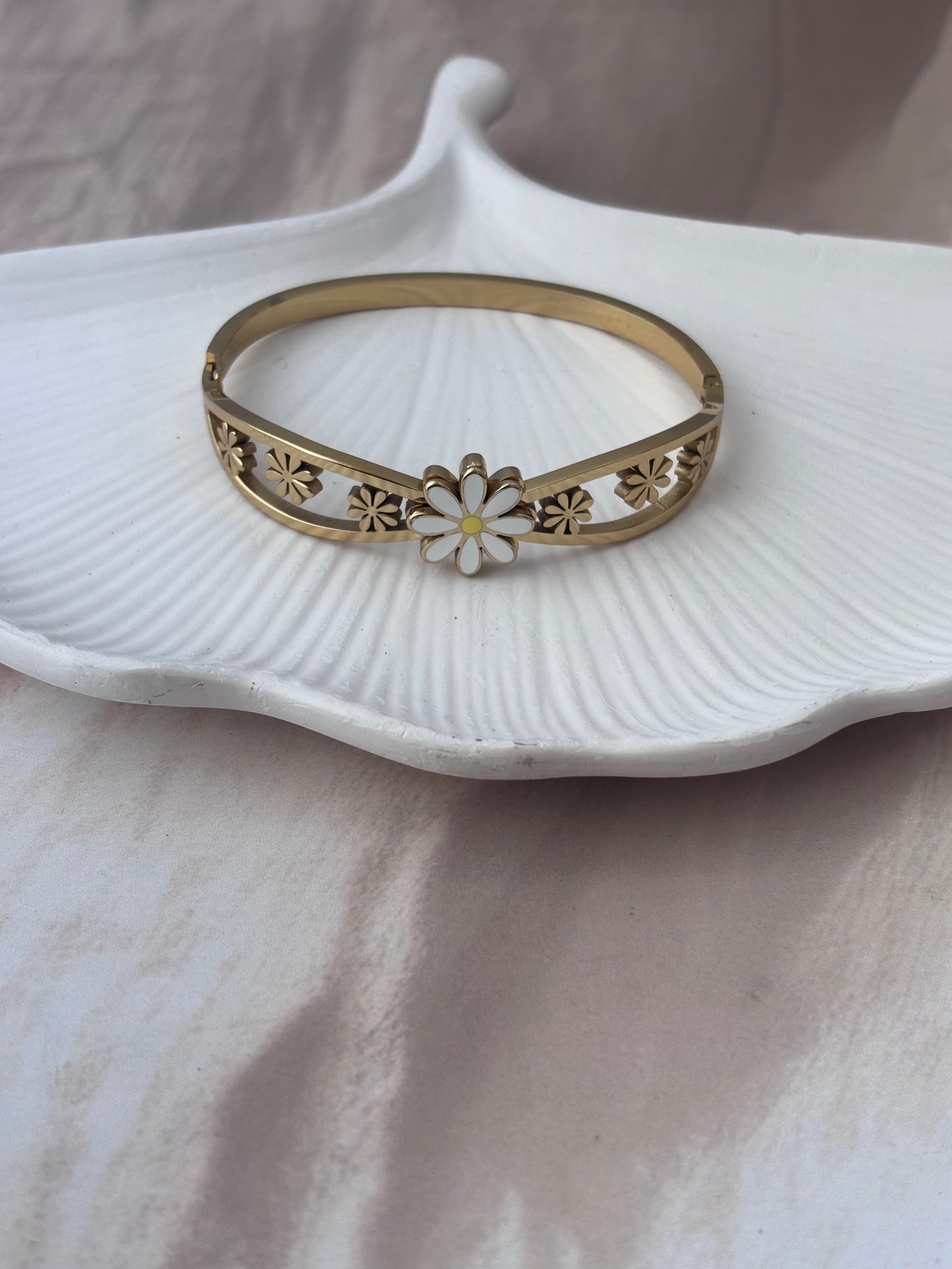 Daisy Me flower kada