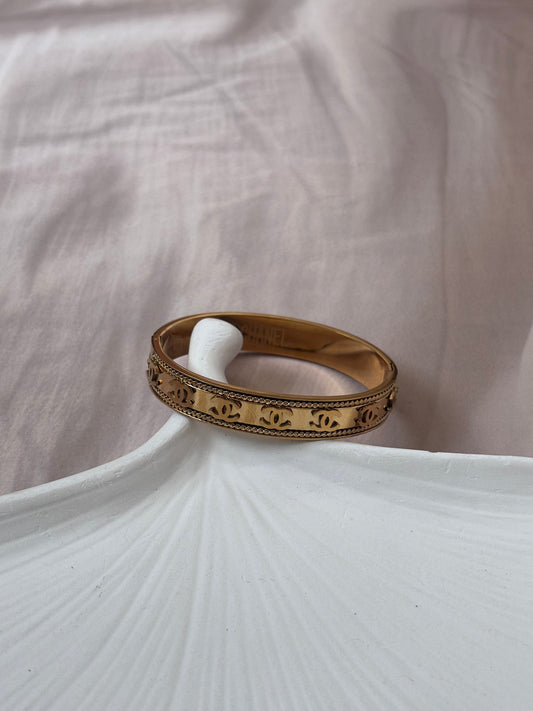 Golden )( kada bracelet