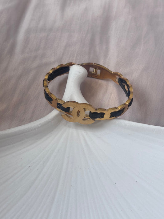 Black )( leatherette woven kada