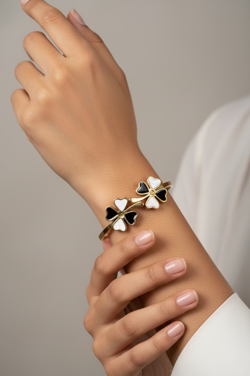 Black and white heart leaf kada