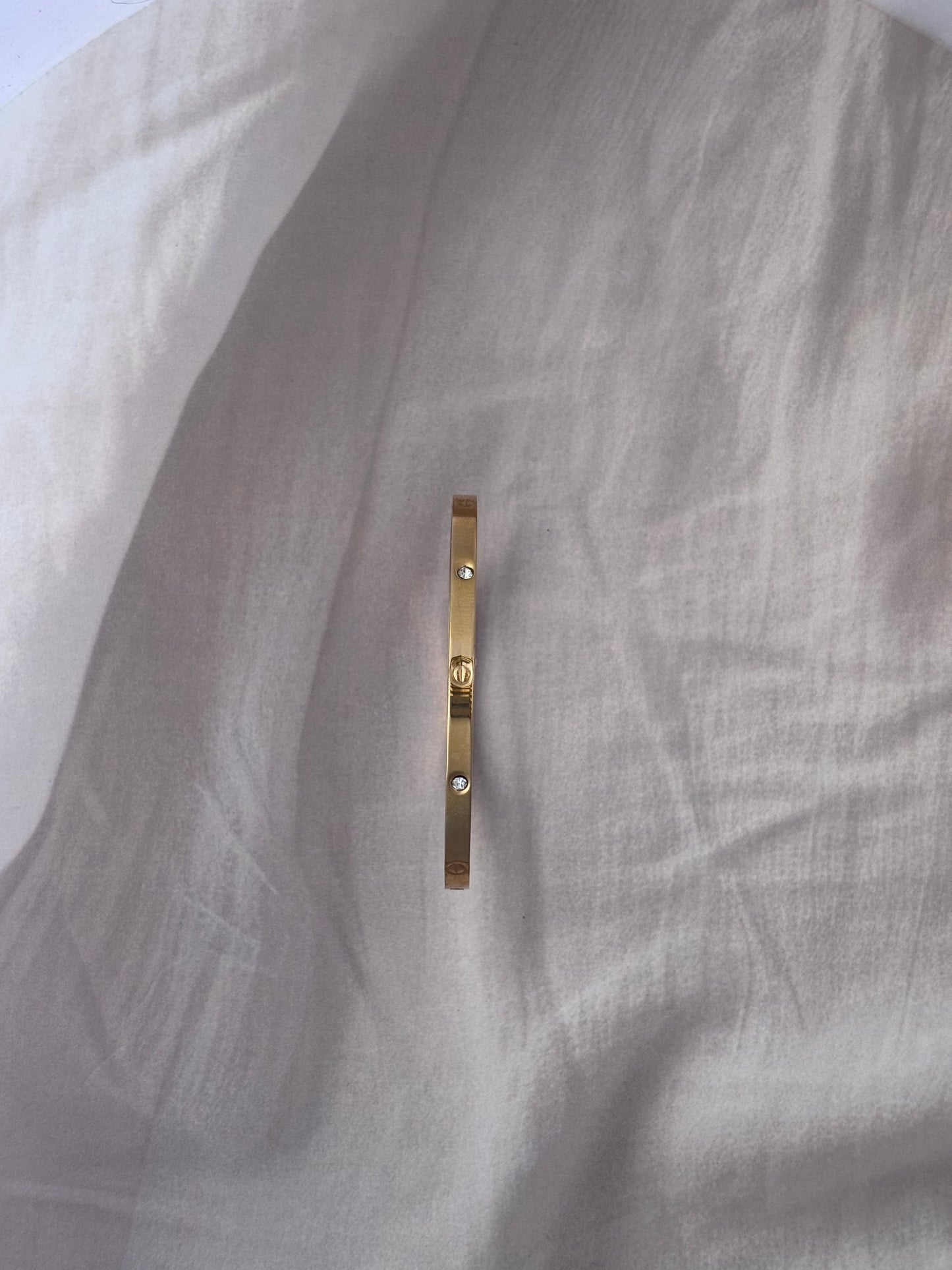 Sleek alternate stone bracelet