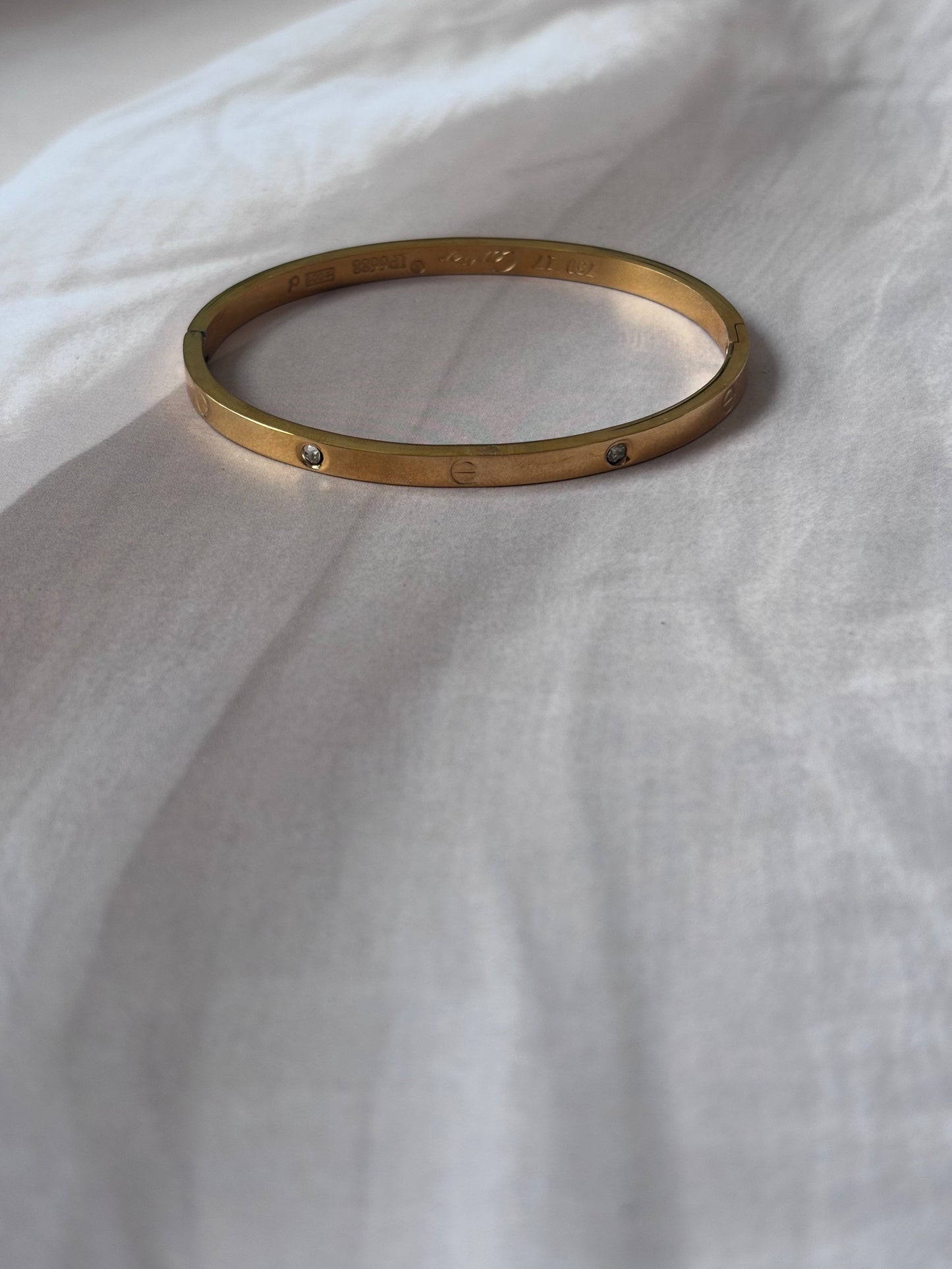 Sleek alternate stone bracelet