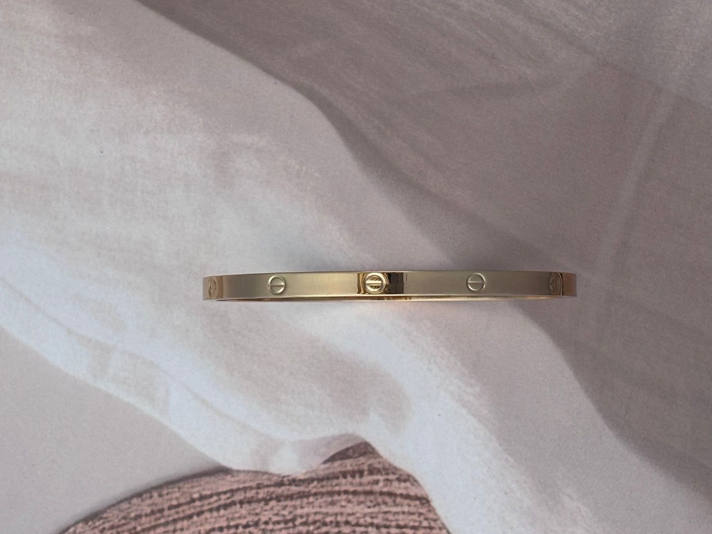 Sleek alternate stone bracelet