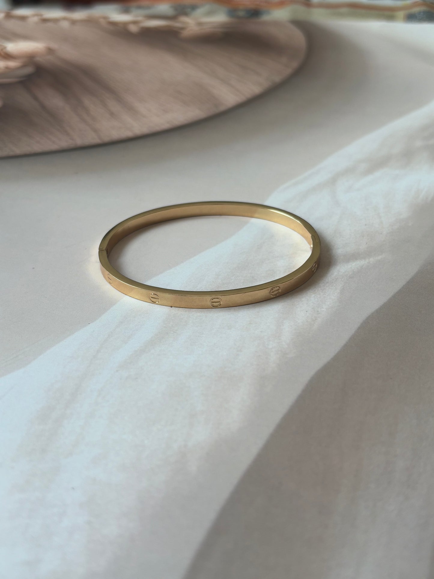 Sleek alternate stone bracelet