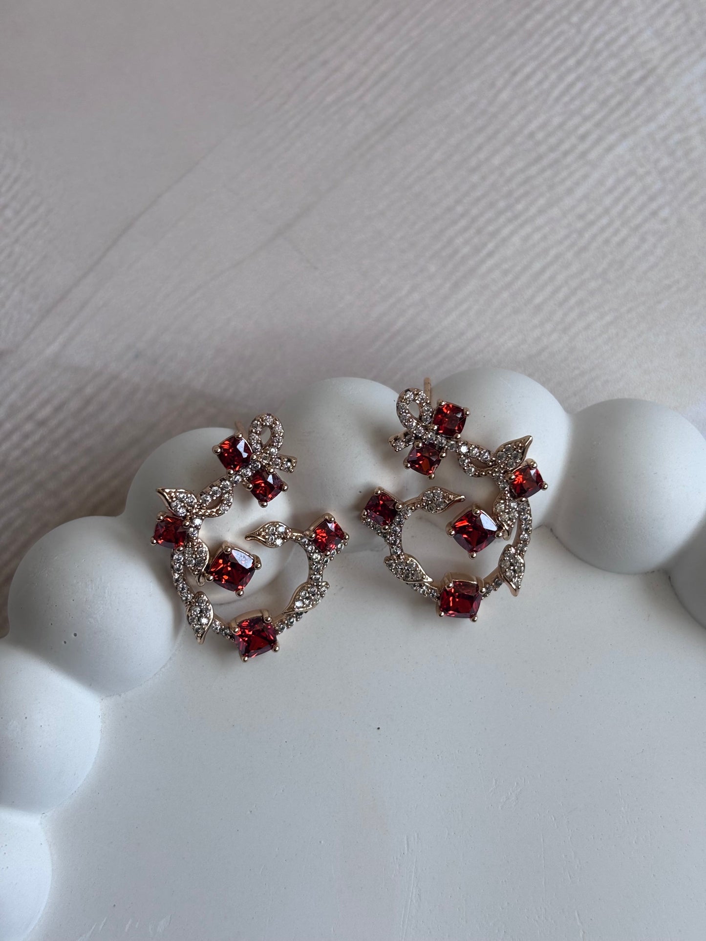 Curvy flower Vel Earrings