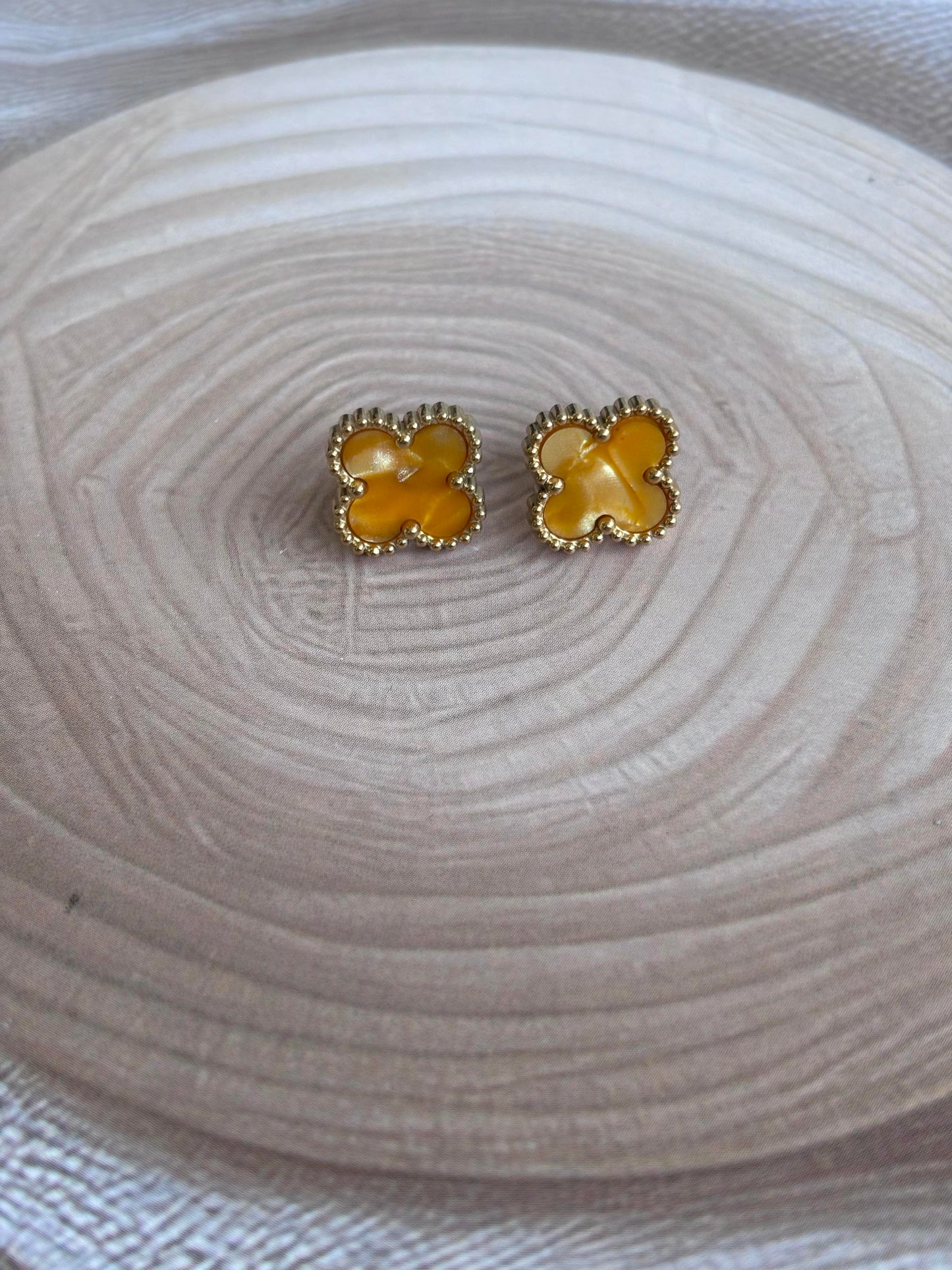 Antitarnish Clover leaf studs