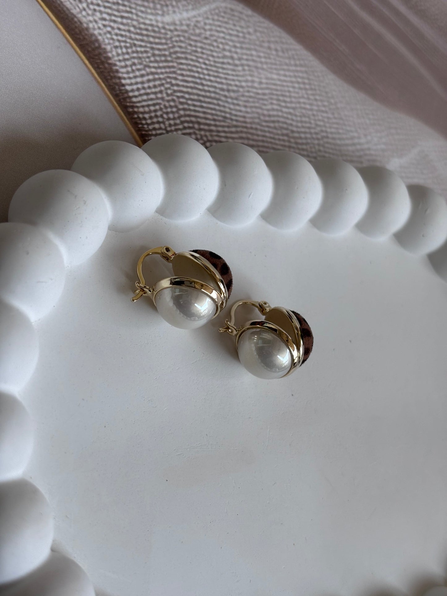 Animal Print Pearly huggie earrings