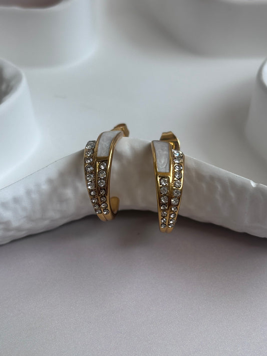 Haff Curve Mop Studded earringh