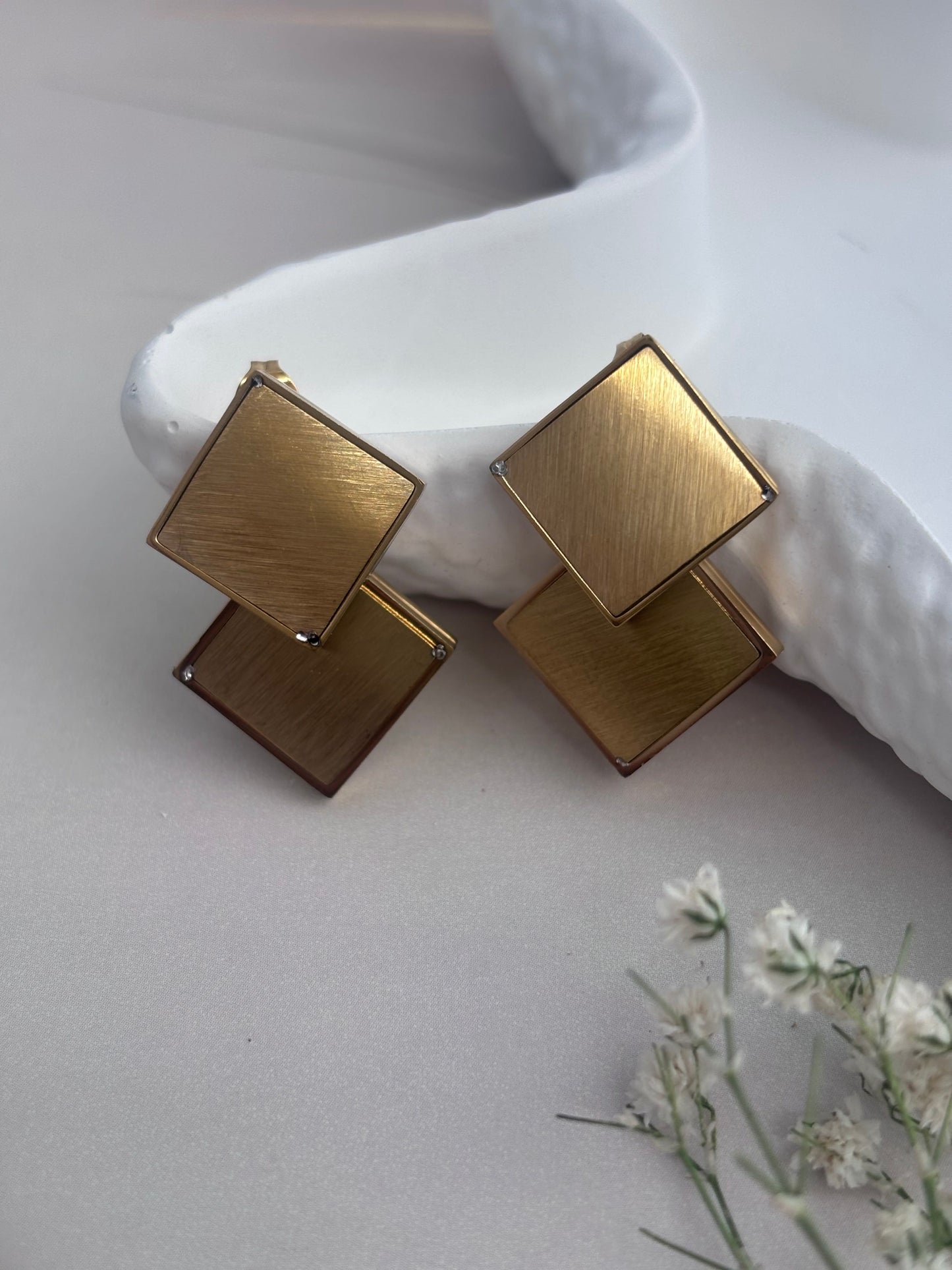 Dual Kite Studs