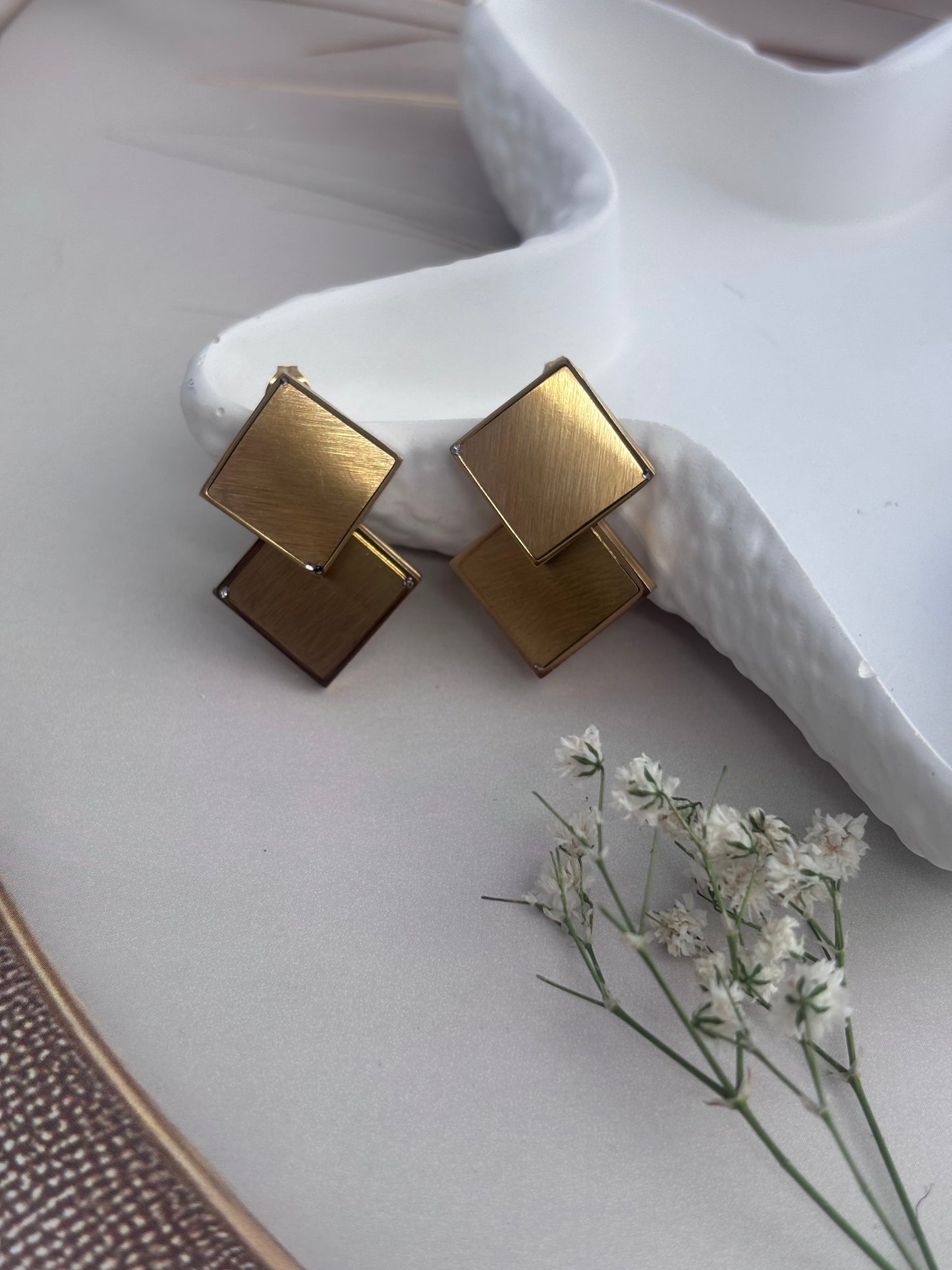Dual Kite Studs