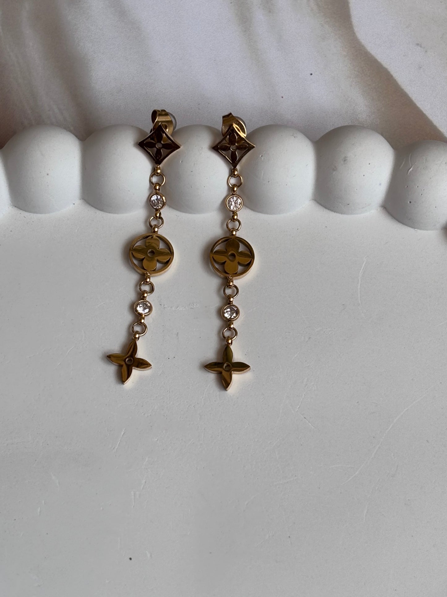 LV.. Dangler earring