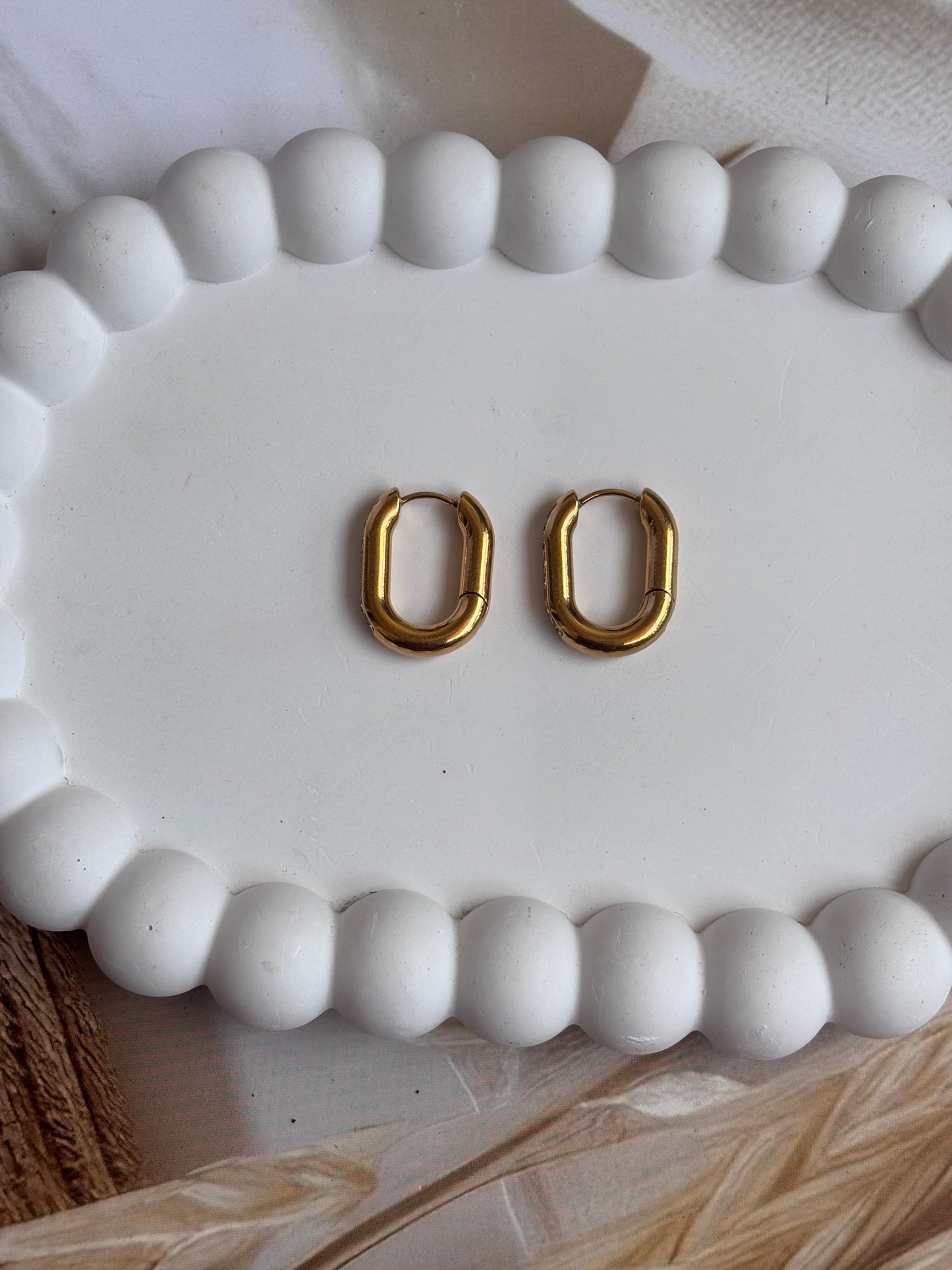 Rectoval studded Hoops