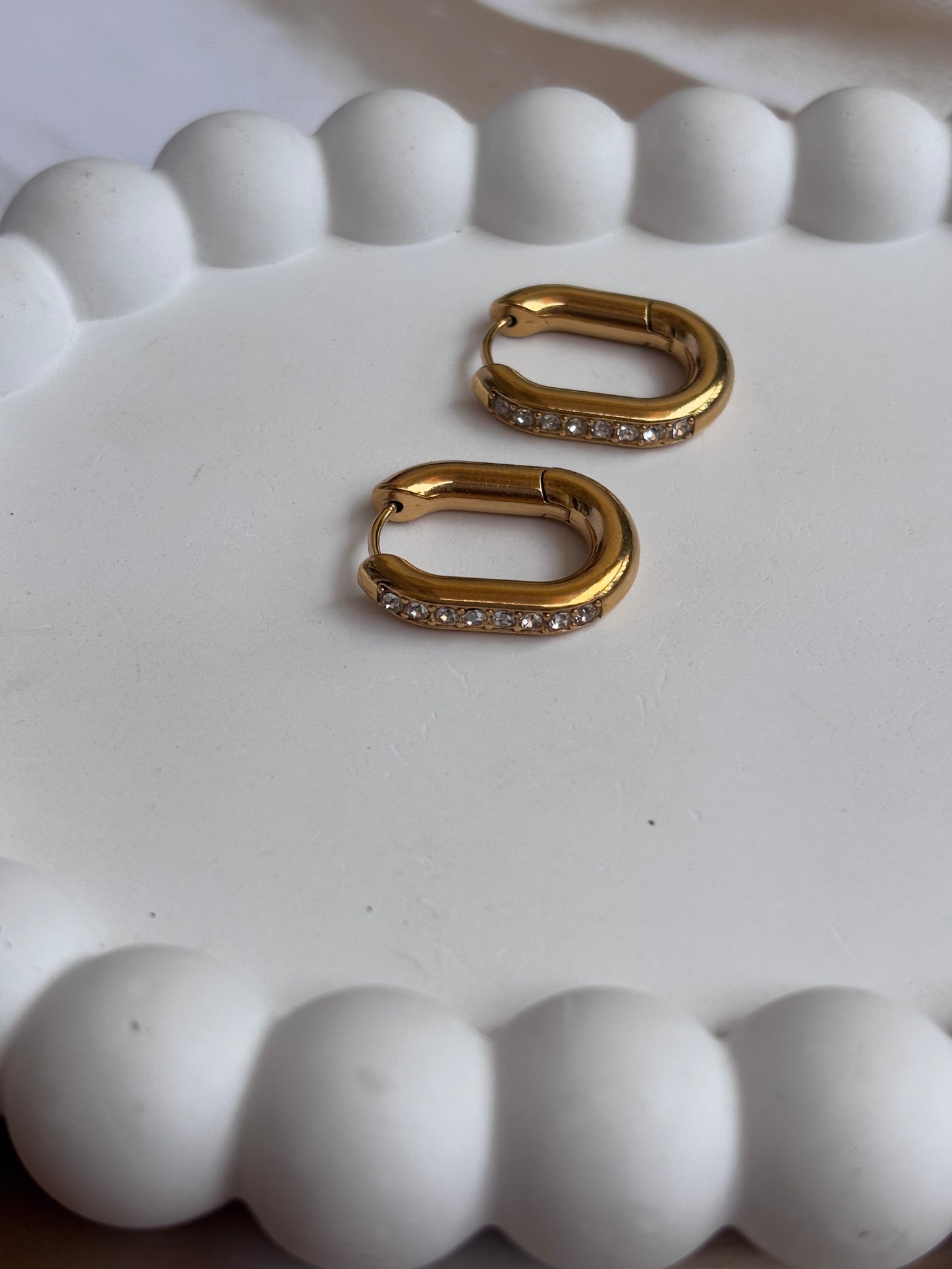 Rectoval studded Hoops