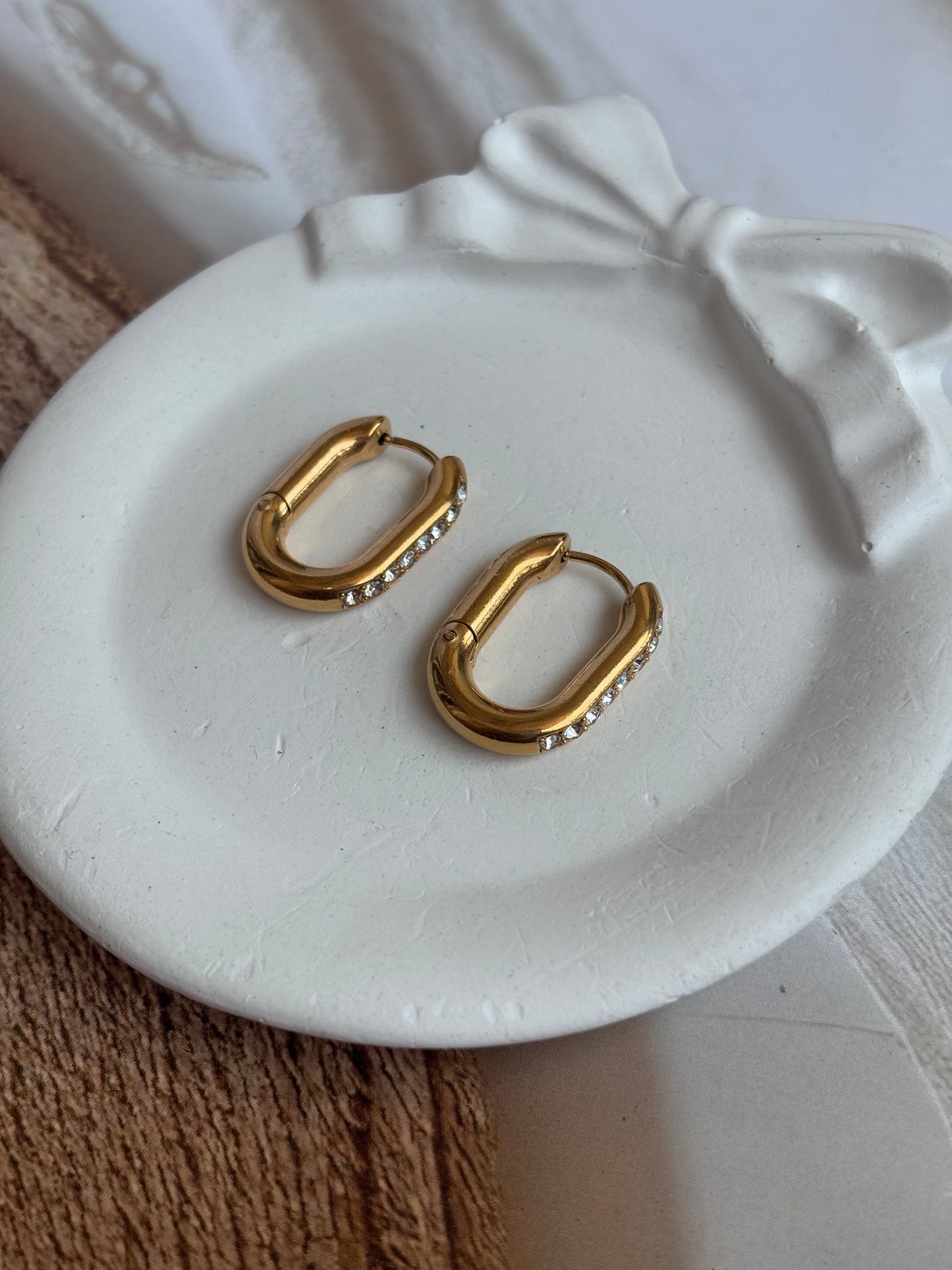 Rectoval studded Hoops