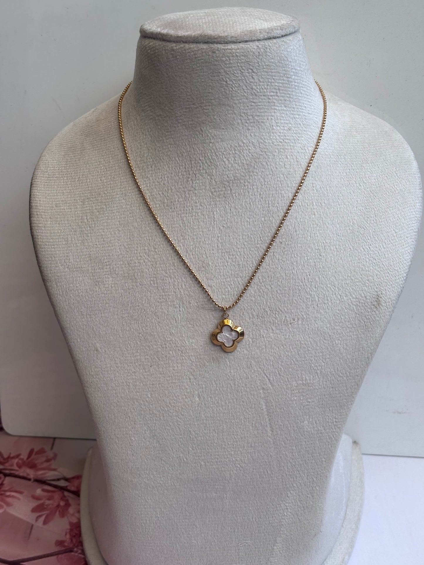 Sturdy Clover Necklace