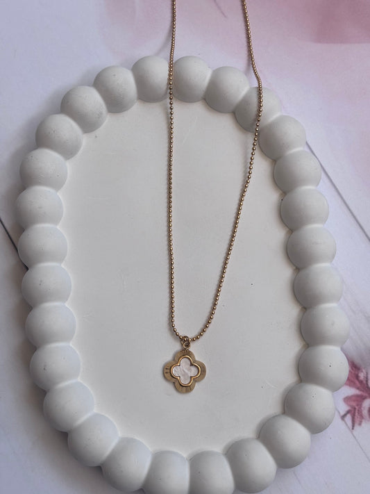 Sturdy Clover Necklace