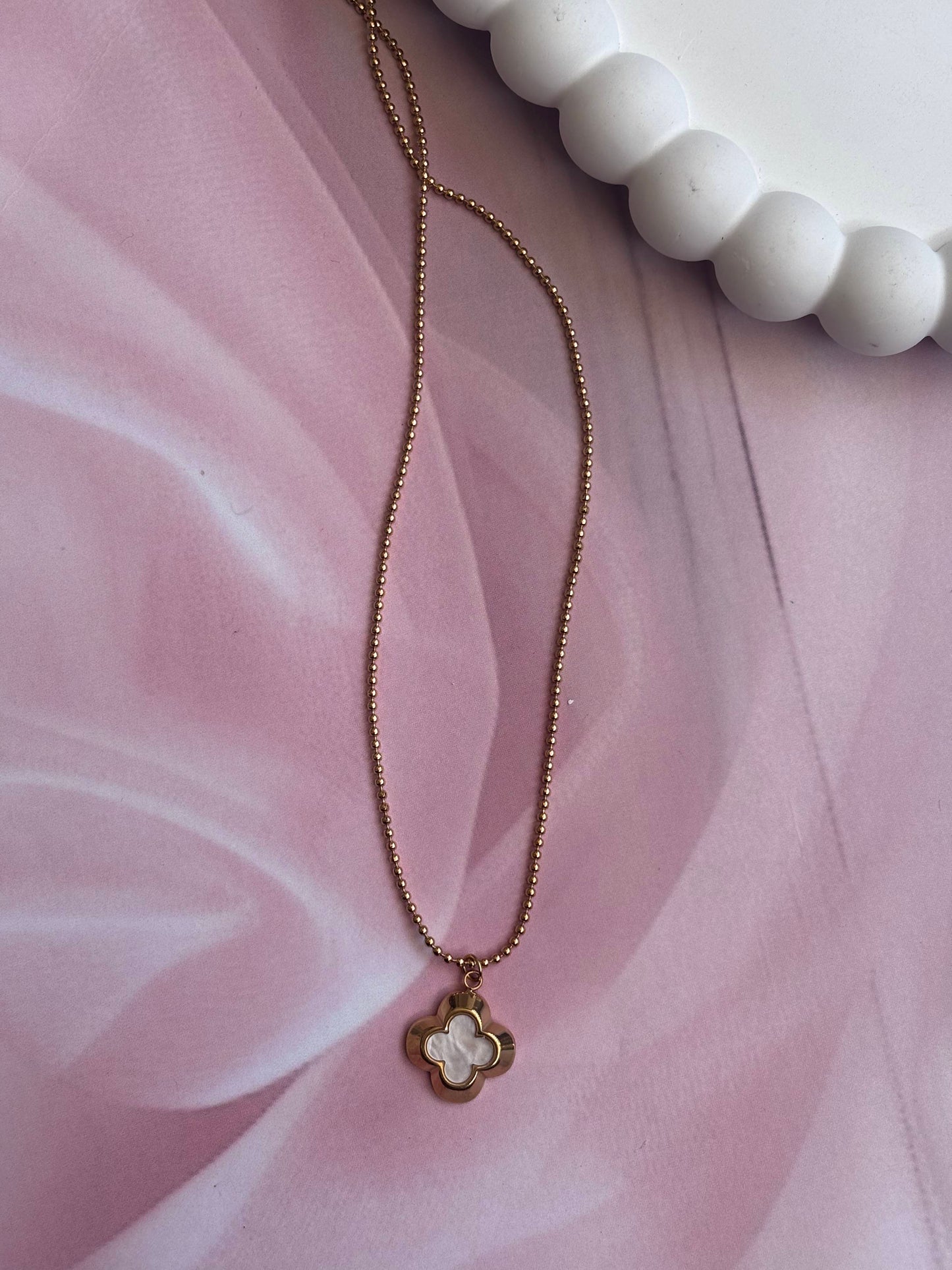 Sturdy Clover Necklace