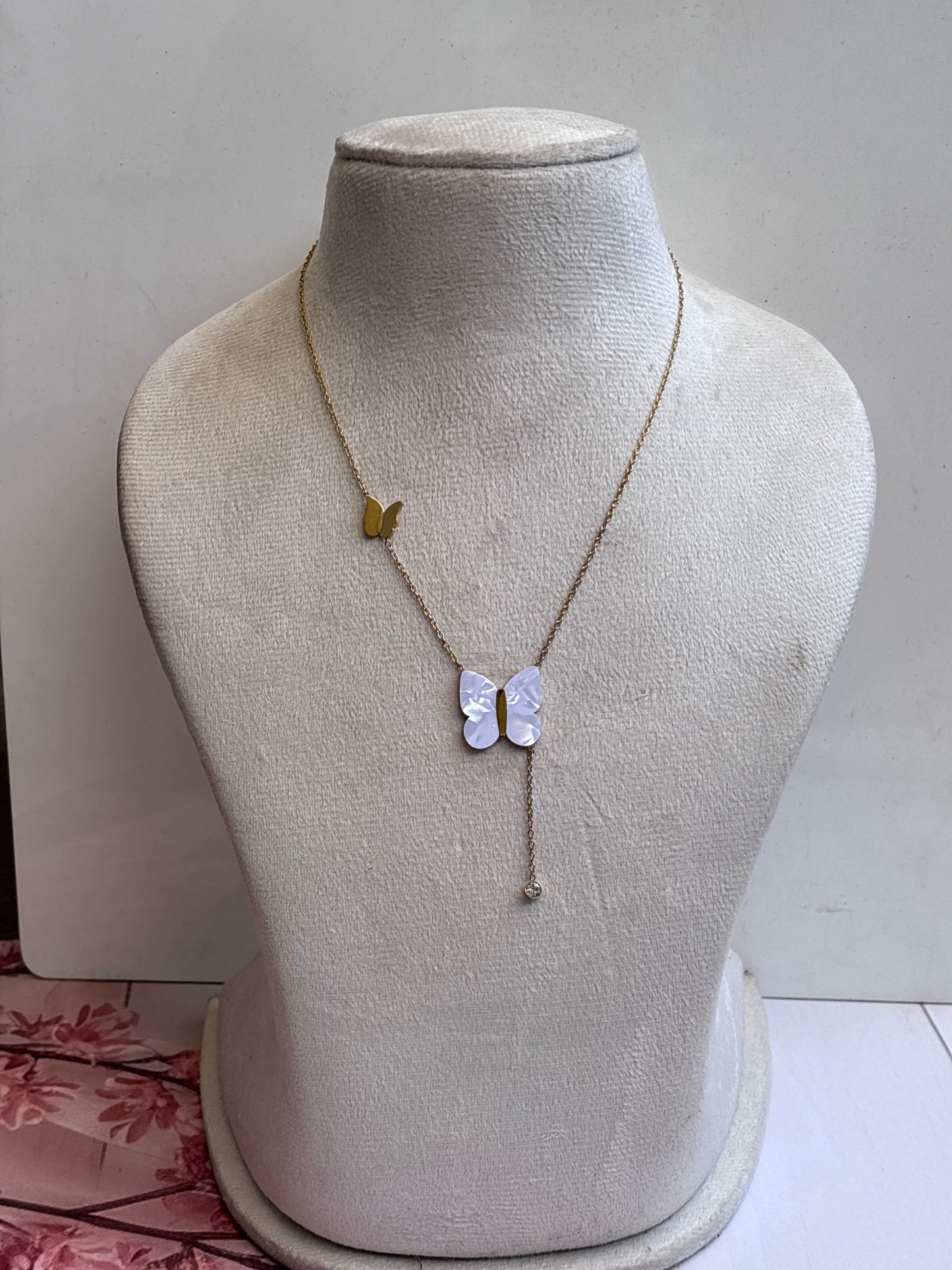 Whity MOP Butterfly Necklace