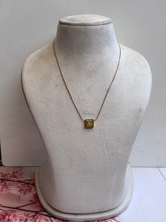 )( Paris Necklace