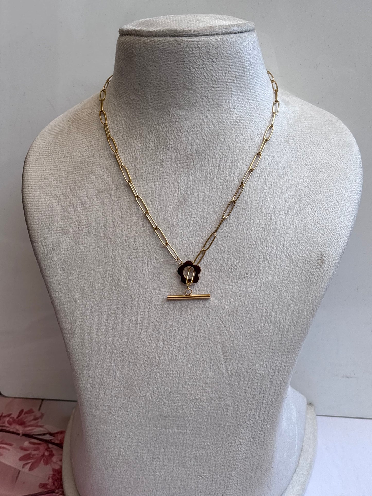 Flower in the bar necklace