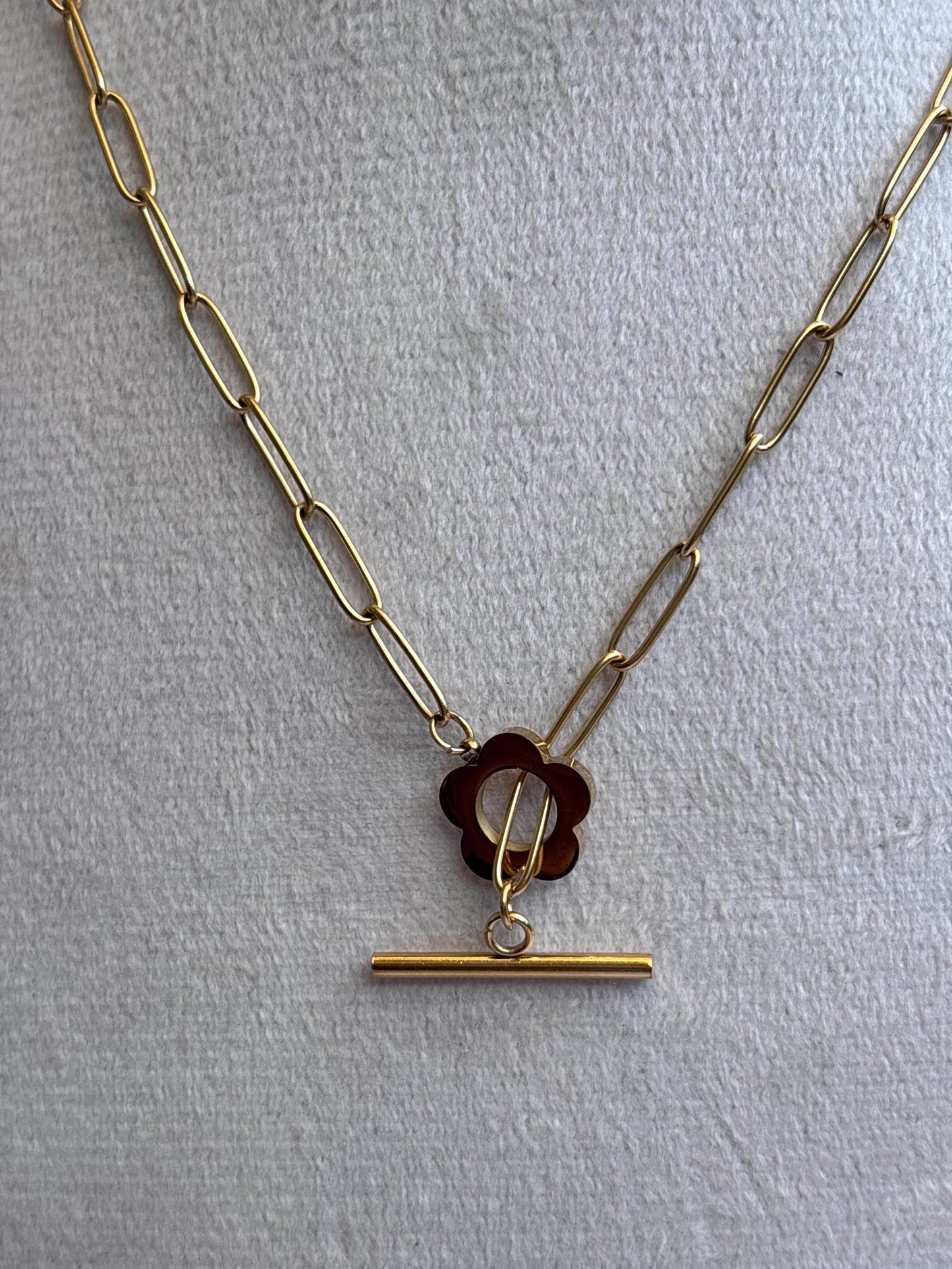Flower in the bar necklace