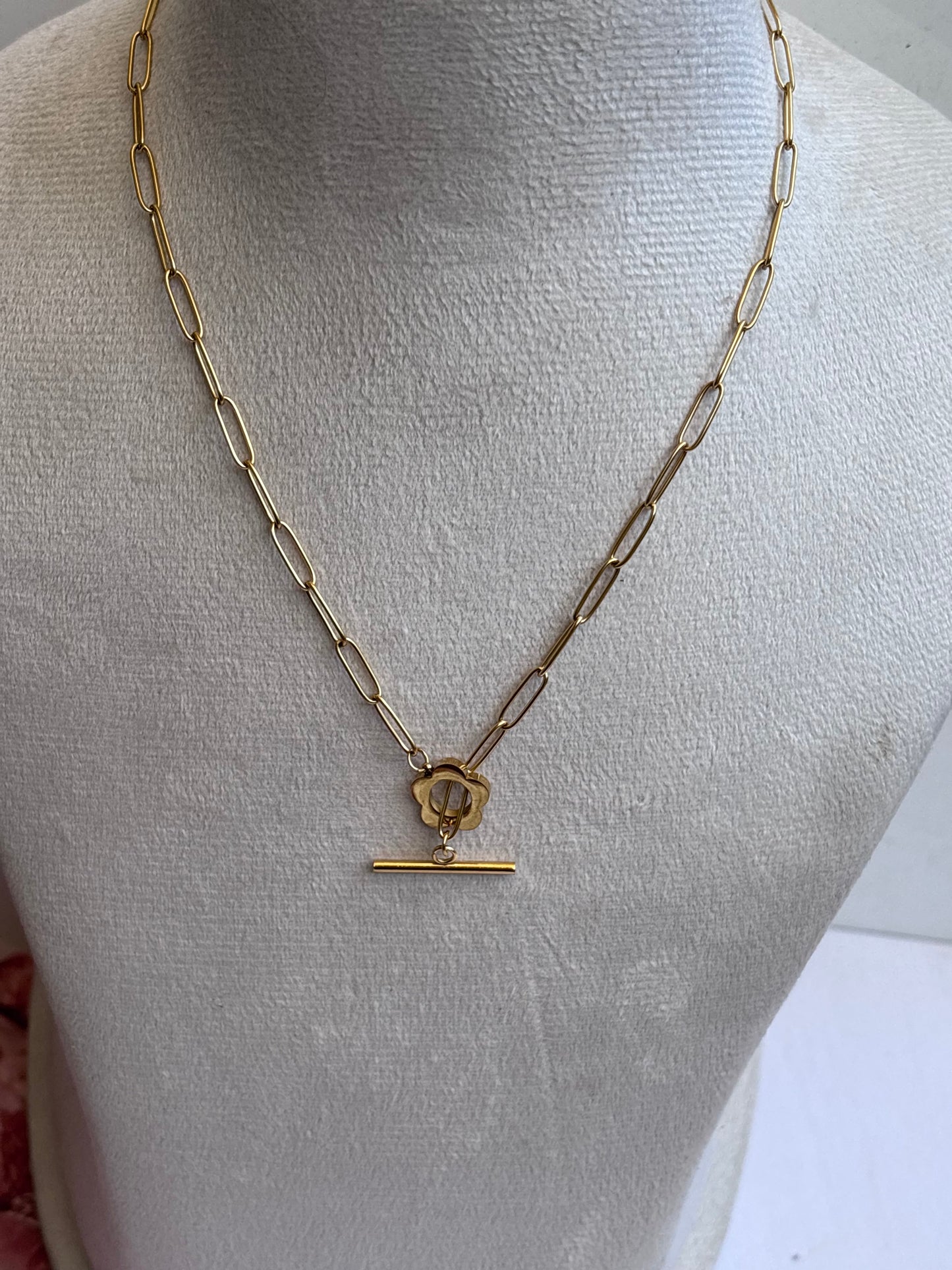 Flower in the bar necklace