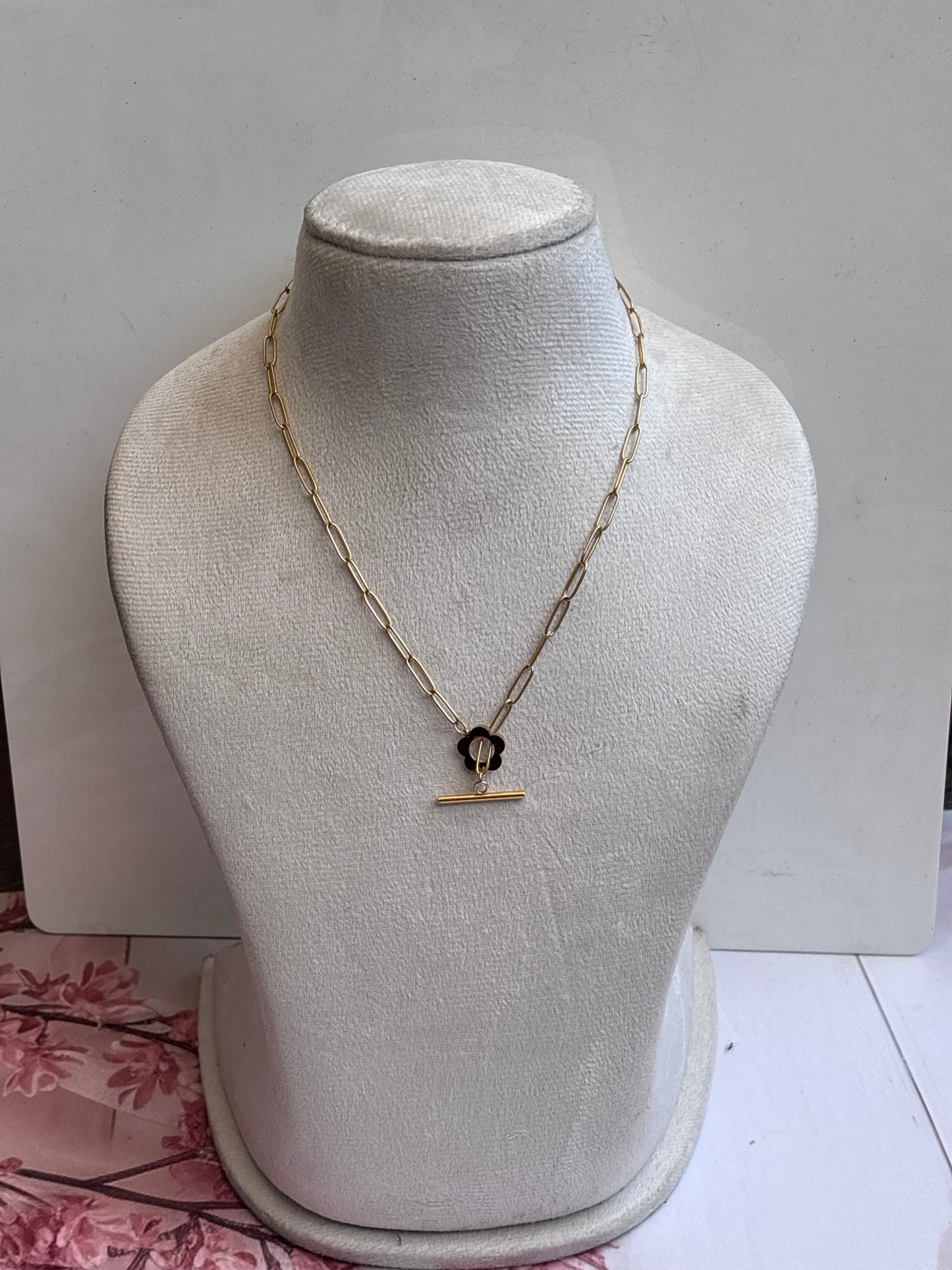 Flower in the bar necklace